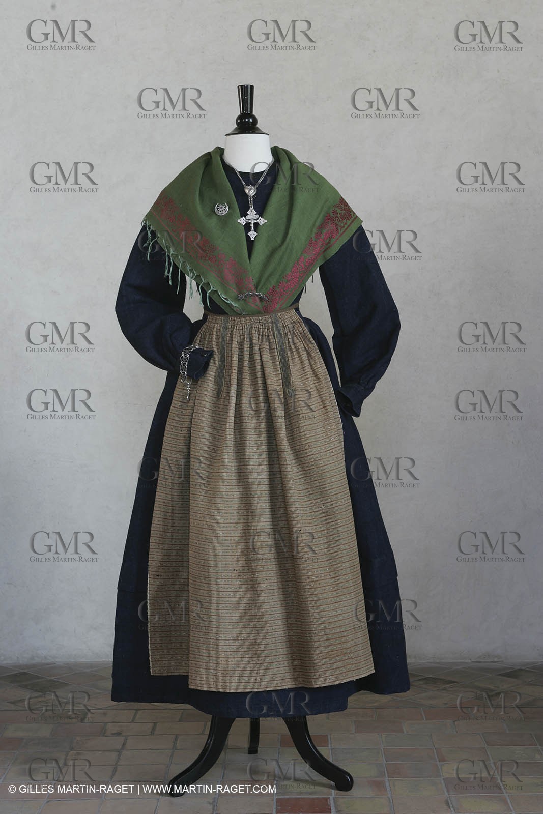 May 2004 - La Tour d'Aigues (FRA, 84) - Old costumes for women of the South exhibition