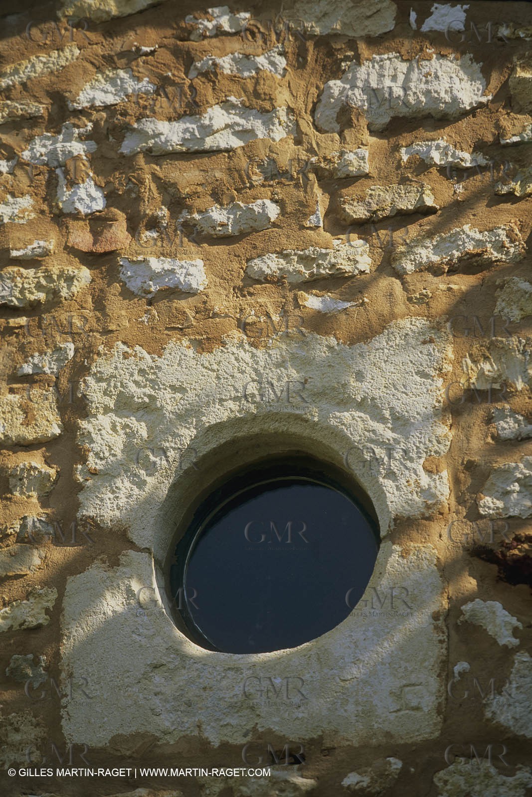 France, Provence, Villages du Luberon, détails, vieilles pierres, portes, toitures