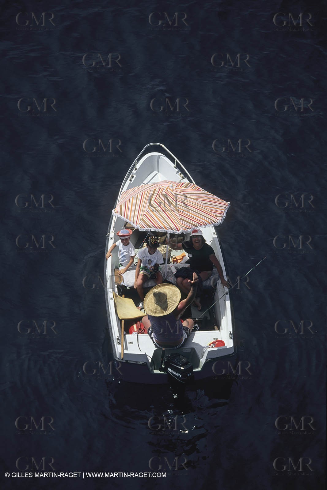 Powerboating, cruising