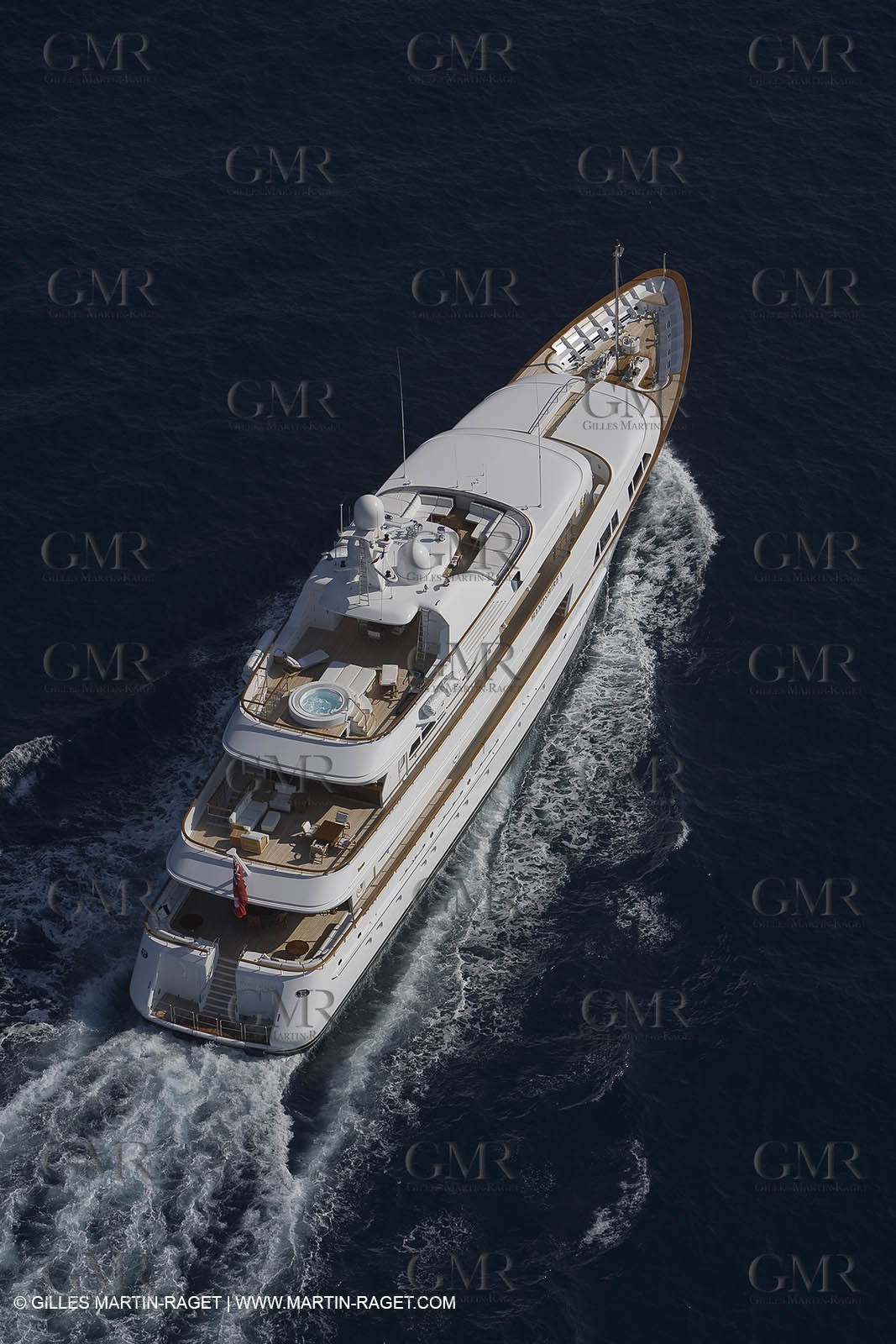 28 07 2007 - St Jean Cap Ferrat - SuperYachts - Motor Yachts - Hampshire