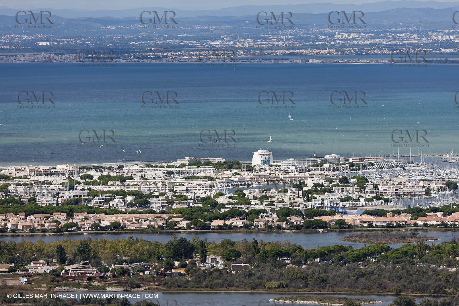 25 09 2010 - photos aériennes du littoral provençal entre l'étang de Berre et la Grande Motte via la Camargue - Port Camargue