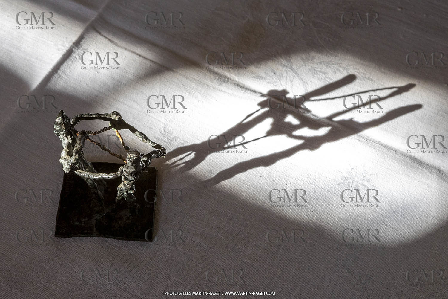 11 02 2020, St Rémy de Provence (FRA,13), Oeuvre de Germaine Richier, Le Combat 1946, Bronze patiné foncé, Epreuve d'exposition, Fondeur L. Thinot, 12 x 8 x 7 cm, Collection particulière