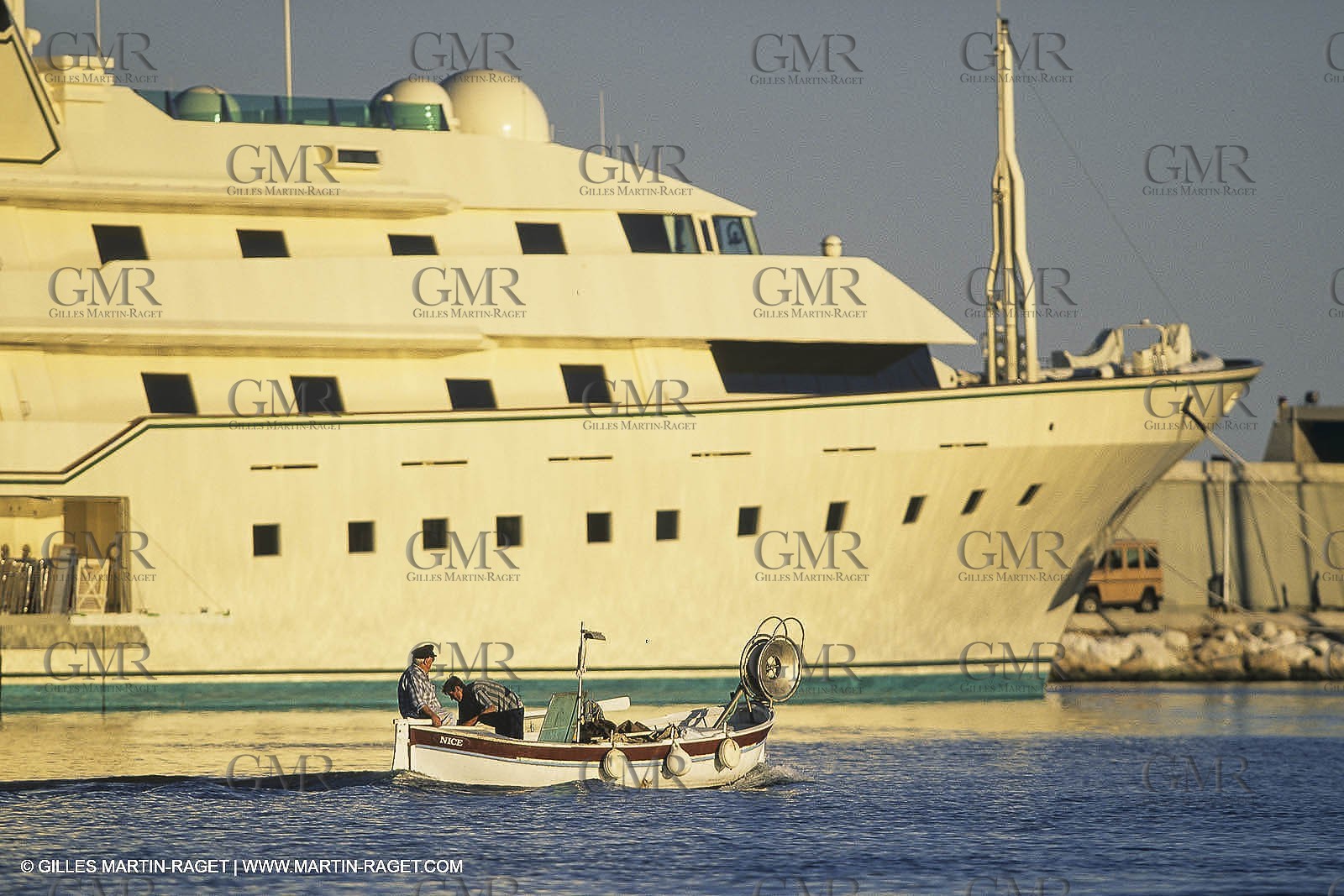 Powerboating, super Yachts