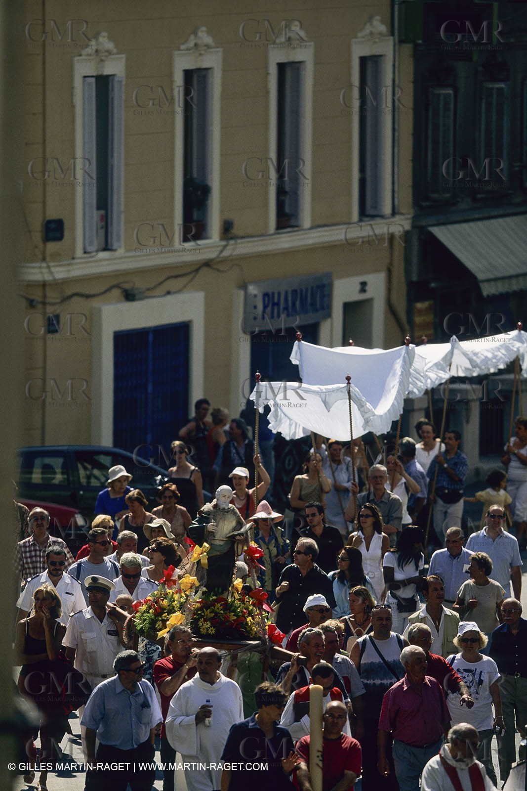 Marseille (FRA), fishermen fest for St Esteve anniversary
