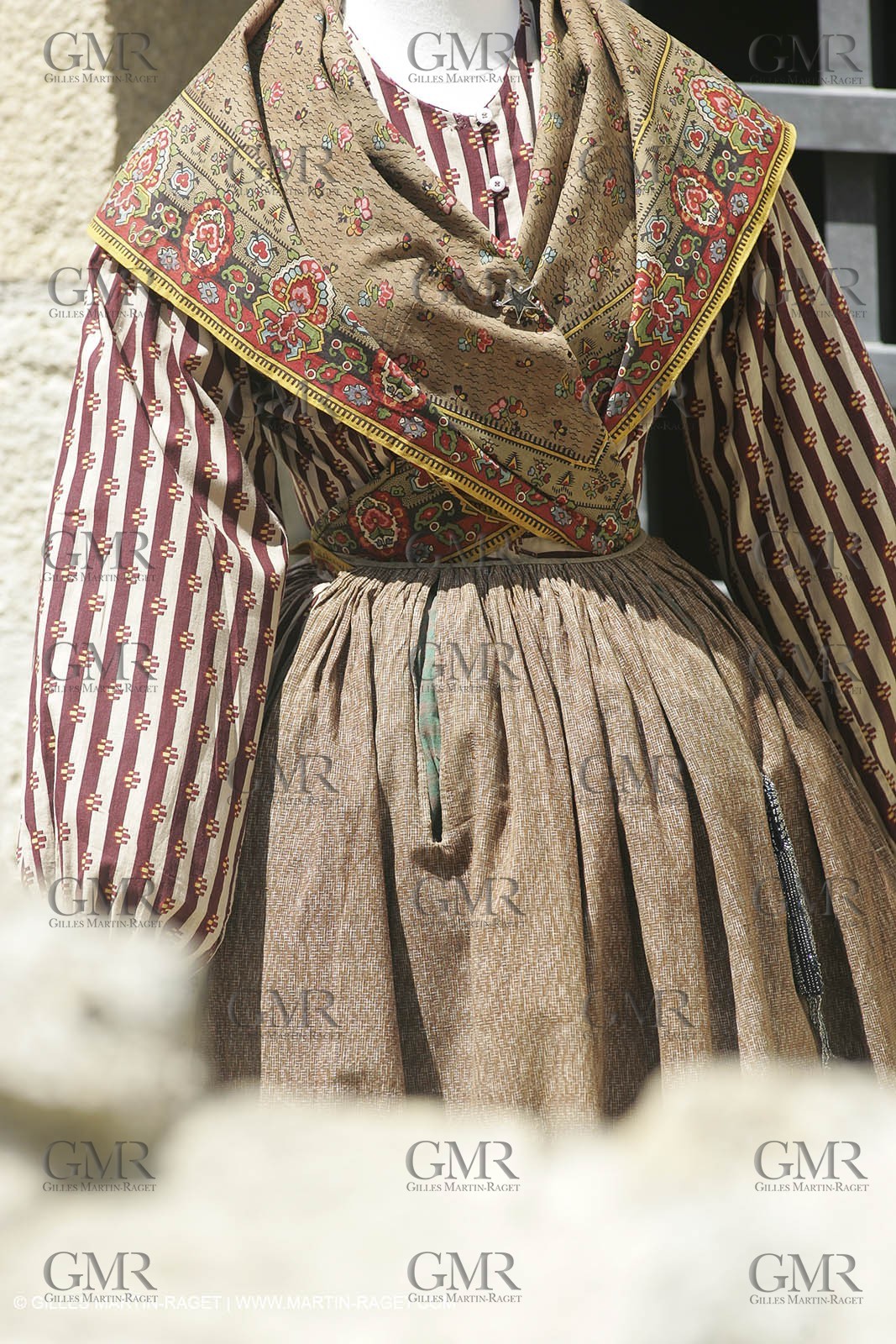 May 2004 - La Tour d'Aigues (FRA, 84) - Old costumes for women of the South exhibition