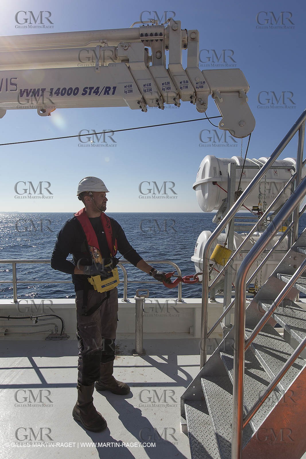 11 09 2014 - la Ciotat (FRA,13) - onboar Al Azzizi, oceanographic research ship buit by H2X boat yard, measure devices manipuation