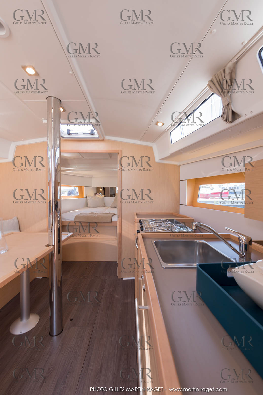 04 07 3017; Les EMbiez (FRA; 83) - Chantier Beneteau; Oceanis 38.1