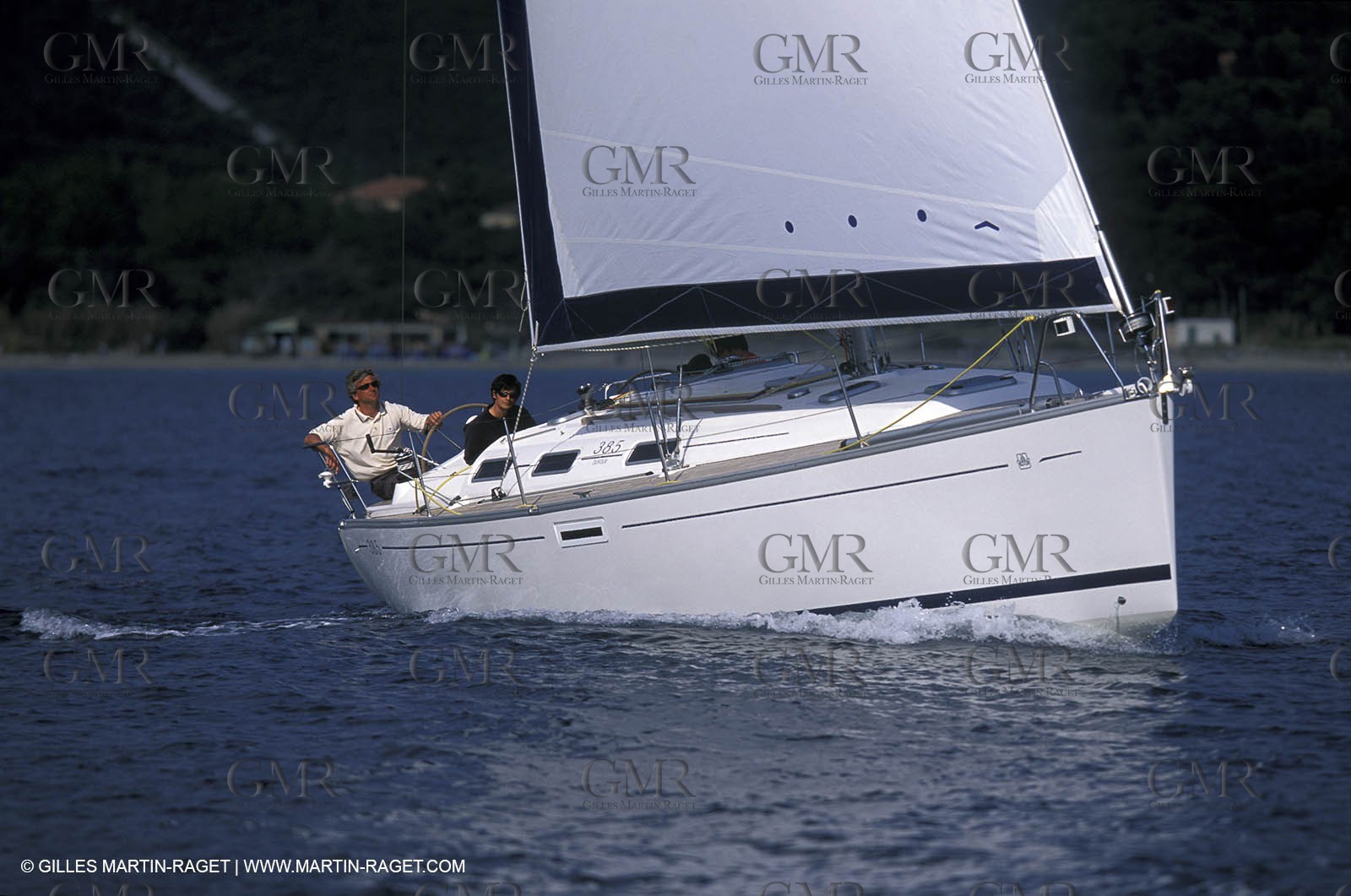 Crusing monohull sailing