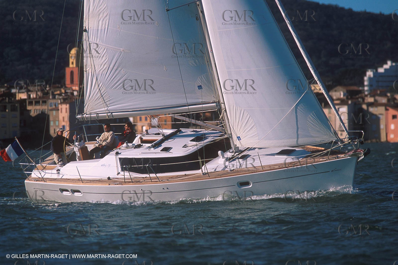 Crusing monohull sailing