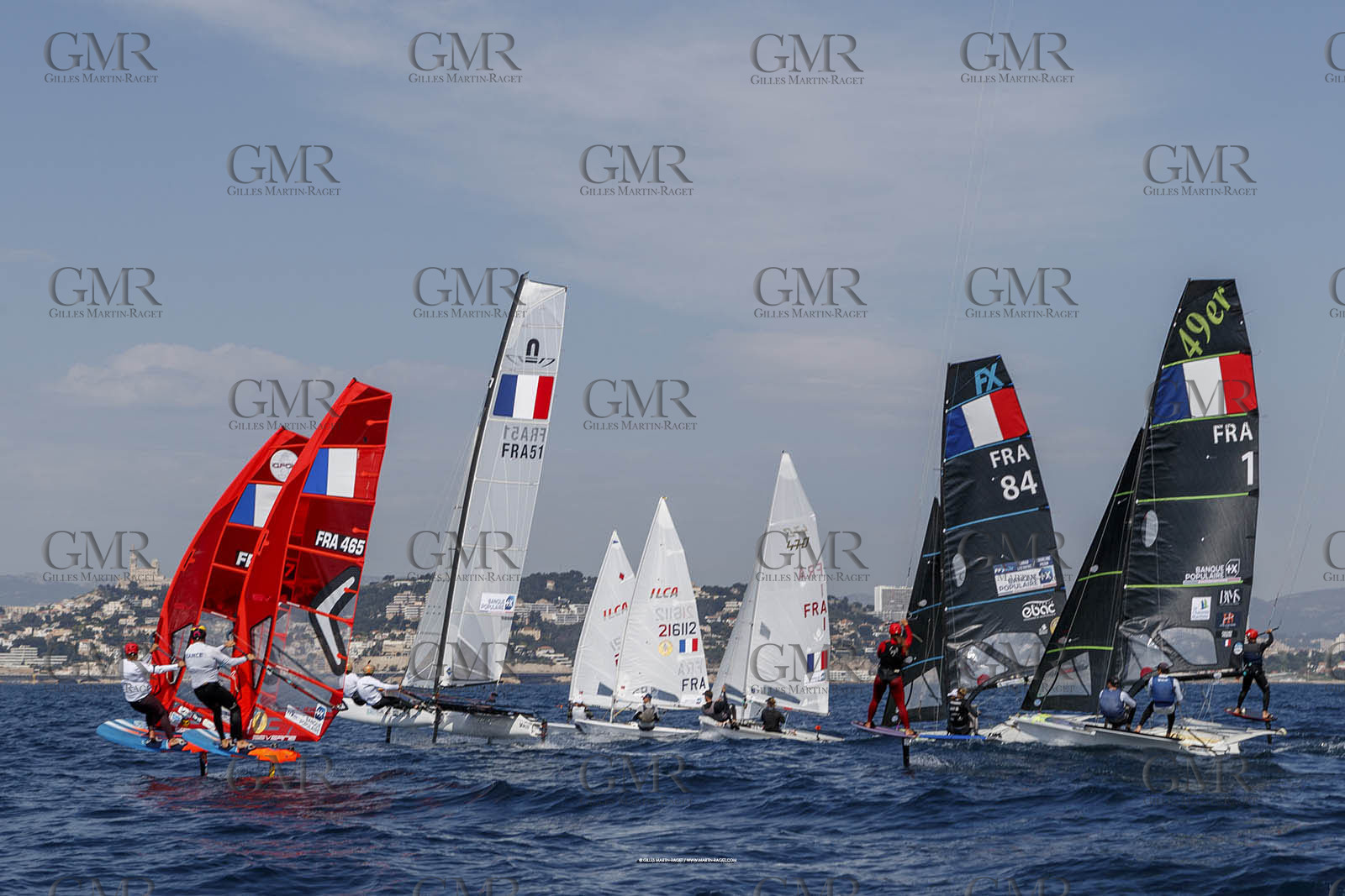 15 04 2024, Marseille (FRA), présentation des sélectionnés olympiques français en voile pour les Jeux Olympiques de Paris 2024.  Alex Mazella (Kite hommes - Formula Kite); Laurianne Nolot (Kite femmes - Formula Kite); Nicolas Goyard (Planche à voile hommes - iQFoil); Hélène Noesmoen (Planche à voile femmes- iQFoil); Camille Lecointre-Jeremie Mion (dériveur double mixte - 470); Louise Cervera (Dériveur femmes - ILCA 6); Jean-Baptiste Bernaz (Dériveur hommes - ILCA 7); Tim Mourniac - Lou Berthomieu (Multicoque mixte - Nacra 17); Clément Péquin - Erwan Fischer (Skiff hommes - 49er); Sarah Steyaert-Charline Picon (Skiff femmes - 49er FX).