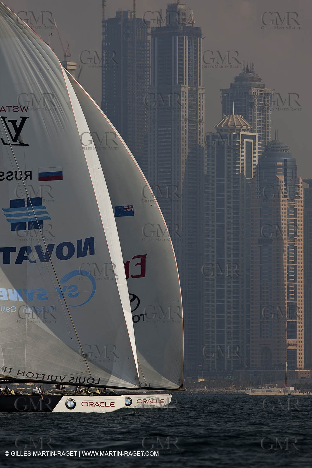14 11 2010 - Dubai (UAE) - Dubai Louis Vuitton Trophy -  BMW ORACLE Racing - Training - Onboard Vs All 4 one