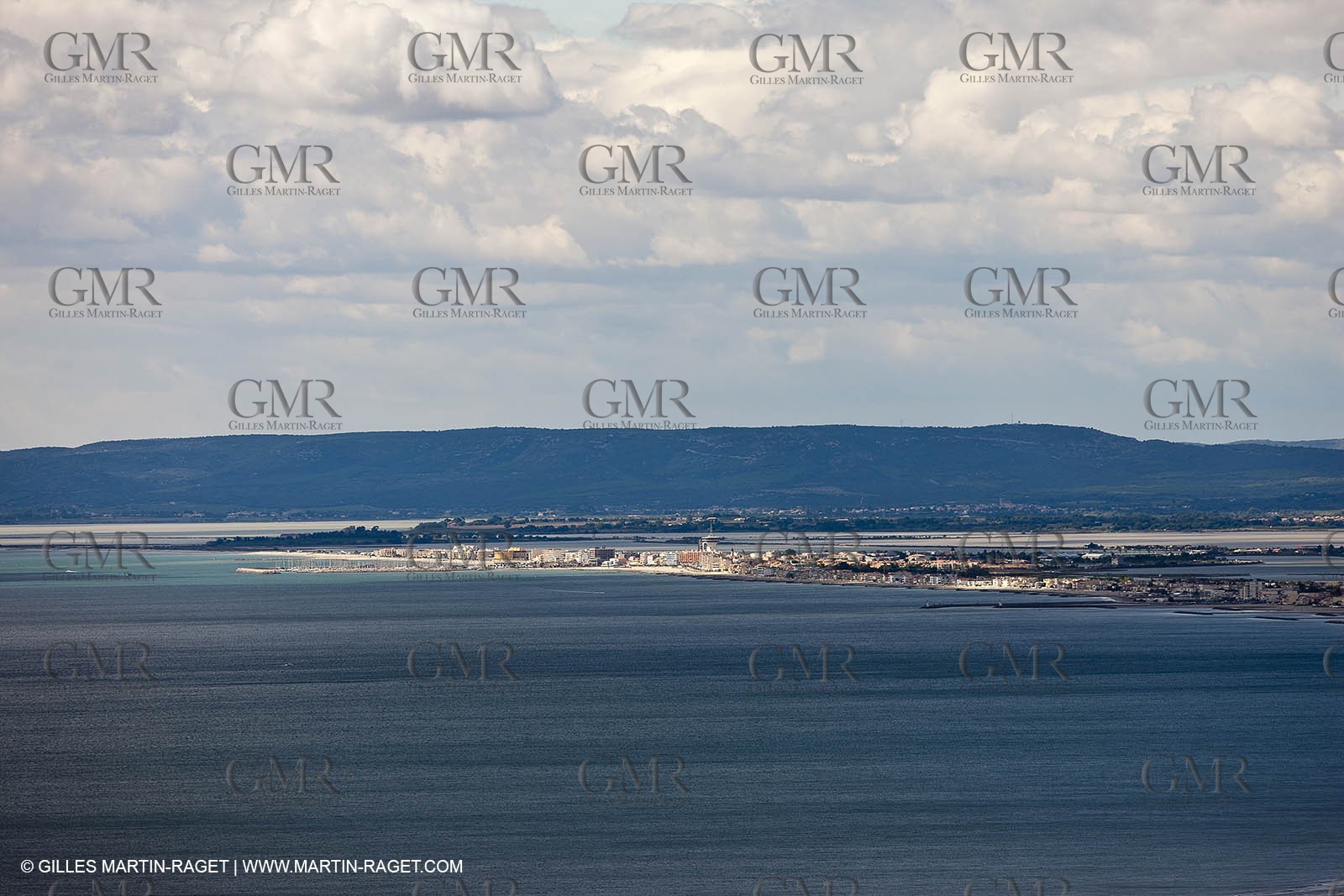 25 09 2010 - photos aériennes du littoral provençal entre l'étang de Berre et la Grande Motte via la Camargue - Palavas les flots