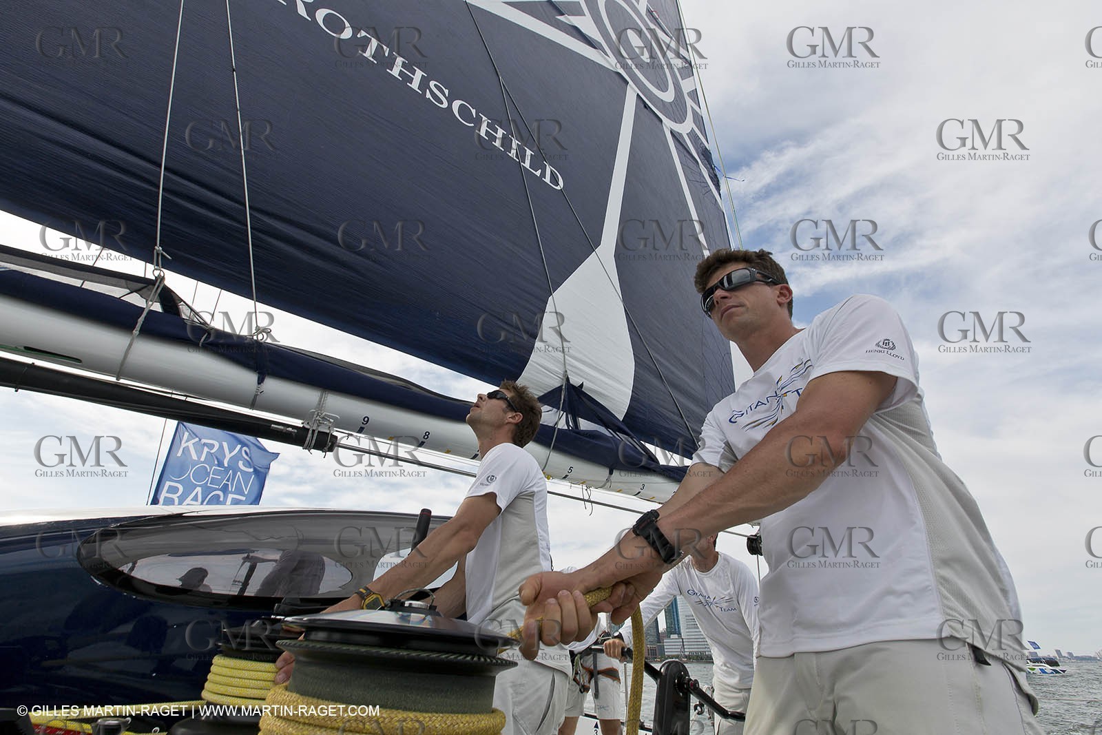 05 07 2012 - New York (USA) - Ocean Krys Race - Speed runs in fornt of NY city