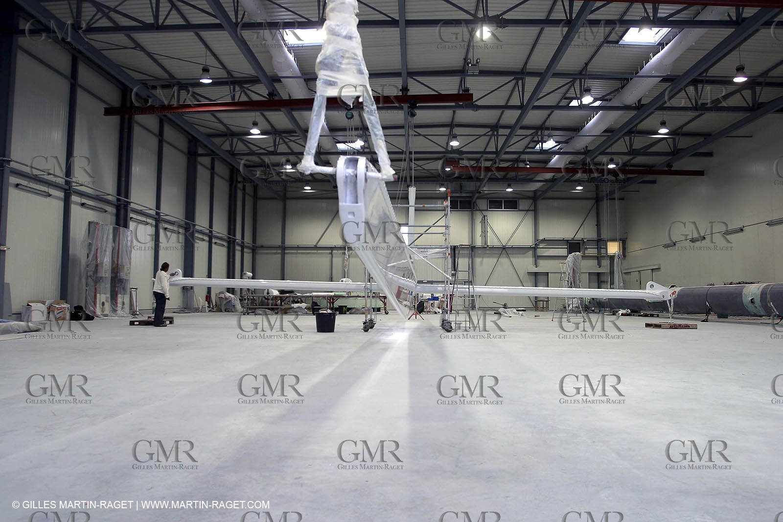 Vannes - Multiplast Boatyard - Orange II painting