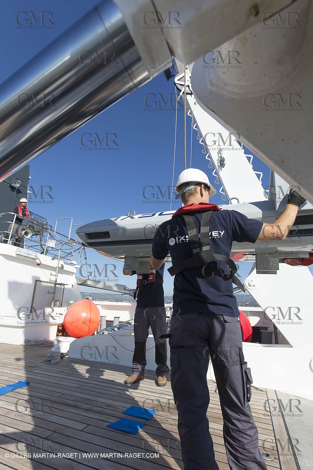 11 09 2014 - la Ciotat (FRA,13) - onboar Al Azzizi, oceanographic research ship buit by H2X boat yard, measure devices manipuation