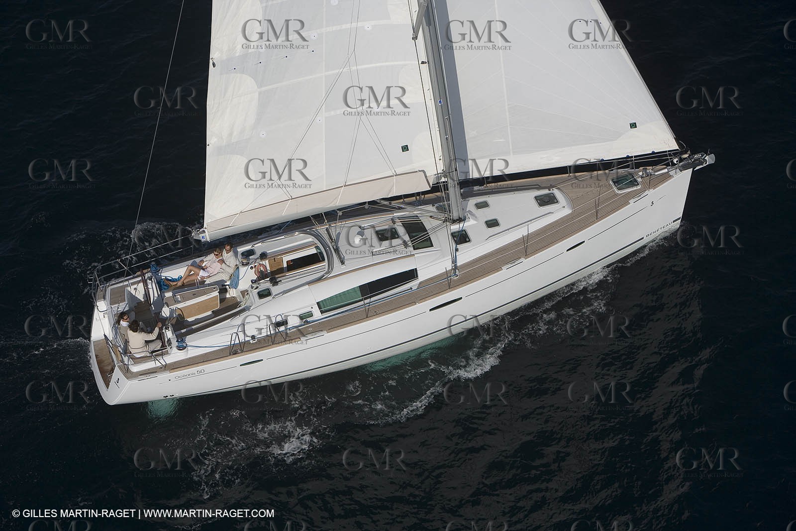 Crusing monohull sailing