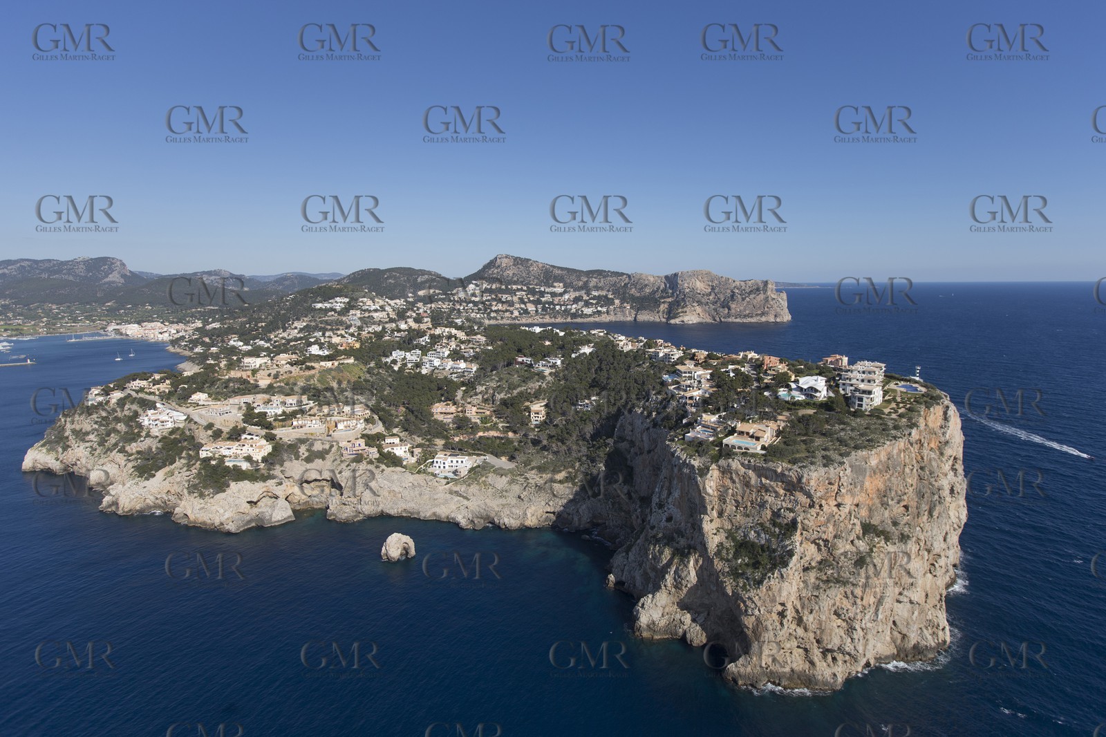 08 04 2015, Andraitx (Isla de Mallorca, Islas Baleares, ESP), Chantier Fountaine-Pajot, Motor Yacht 37