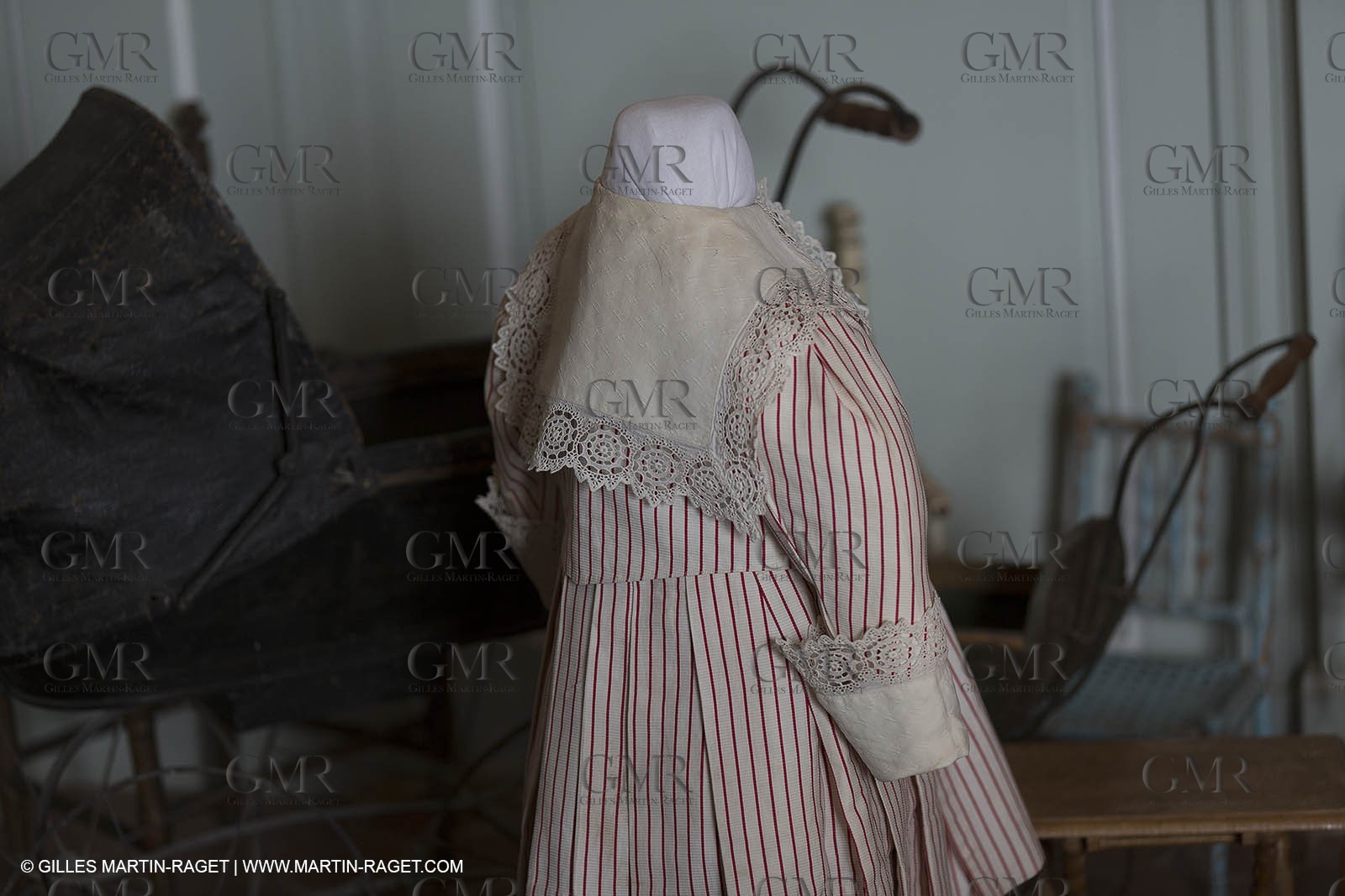 31 10 2013 - Ansouis (FRA,84) - Ansouis castle - Costumes of the exhibit Men costumes