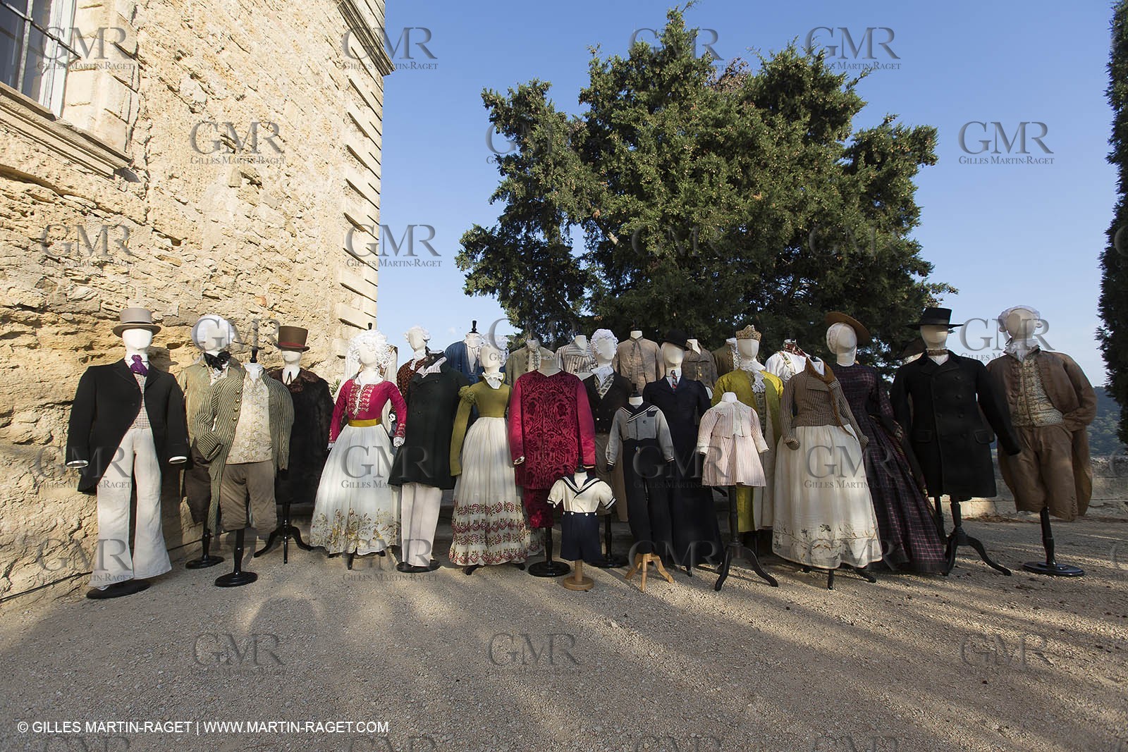31 10 2013 - Ansouis (FRA,84) - Ansouis castle - Costumes of the exhibit Men costumes