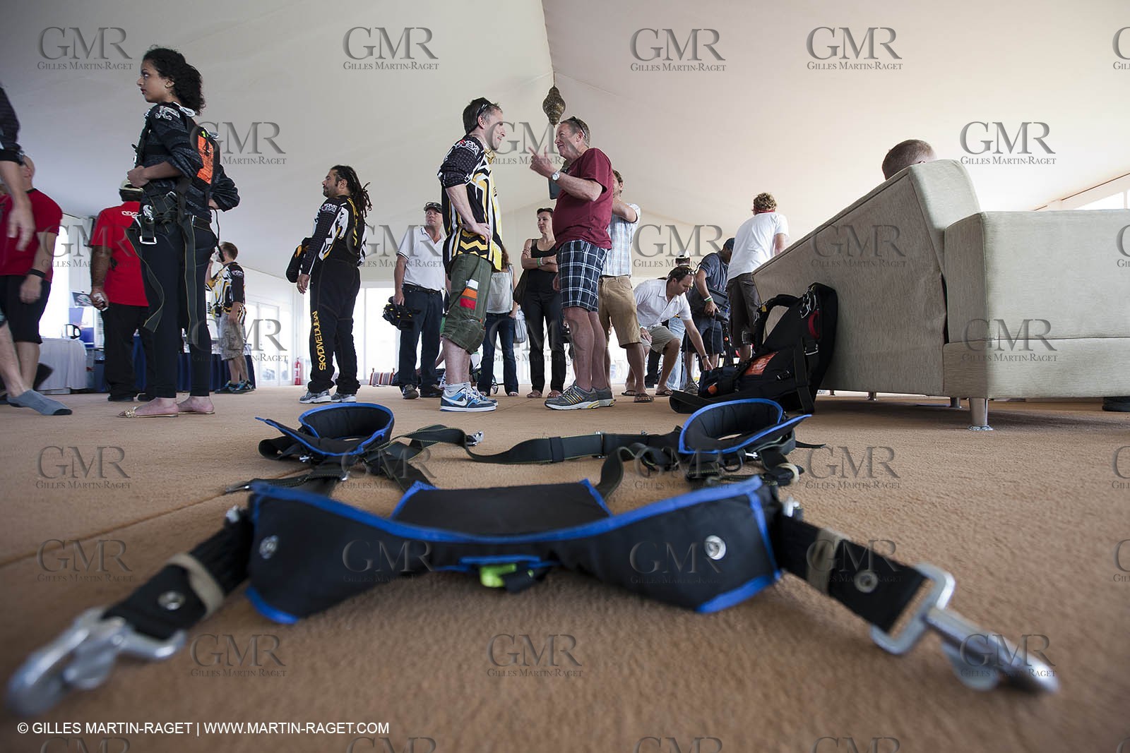 21 11 2010 - Dubai (UAE) - Dubai Louis Vuitton Trophy -  - Day off - James Spithill and Peter Lester go paragliding