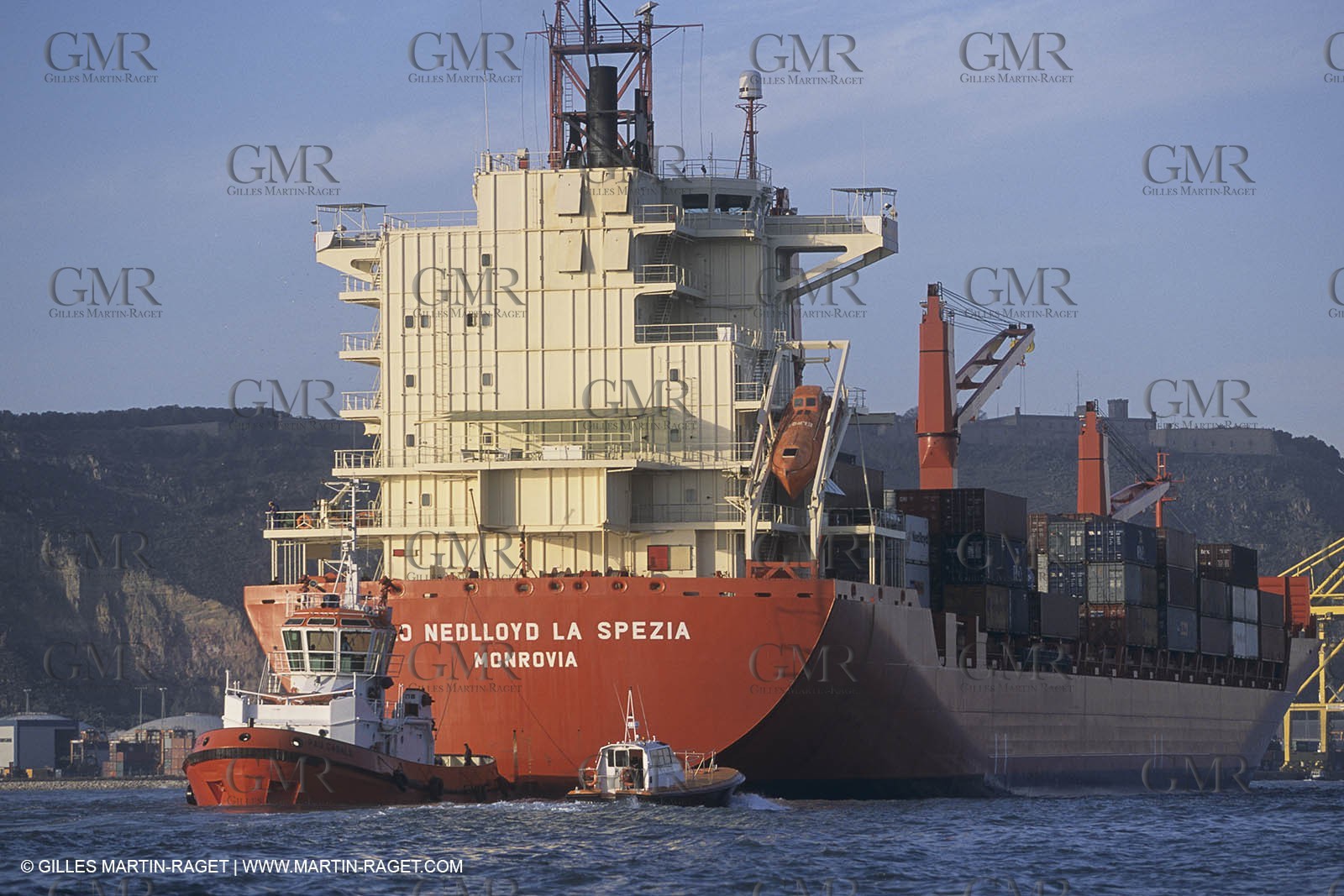 Monde maritime, opérations porturaires, ports, manoeuvres, marine world, harbour operations, maritime shipping,