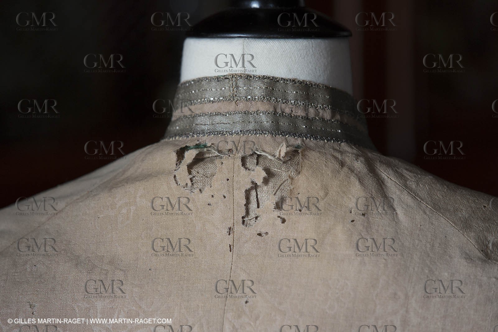 31 10 2013 - Ansouis (FRA,84) - Ansouis castle - Costumes of the exhibit Men costumes