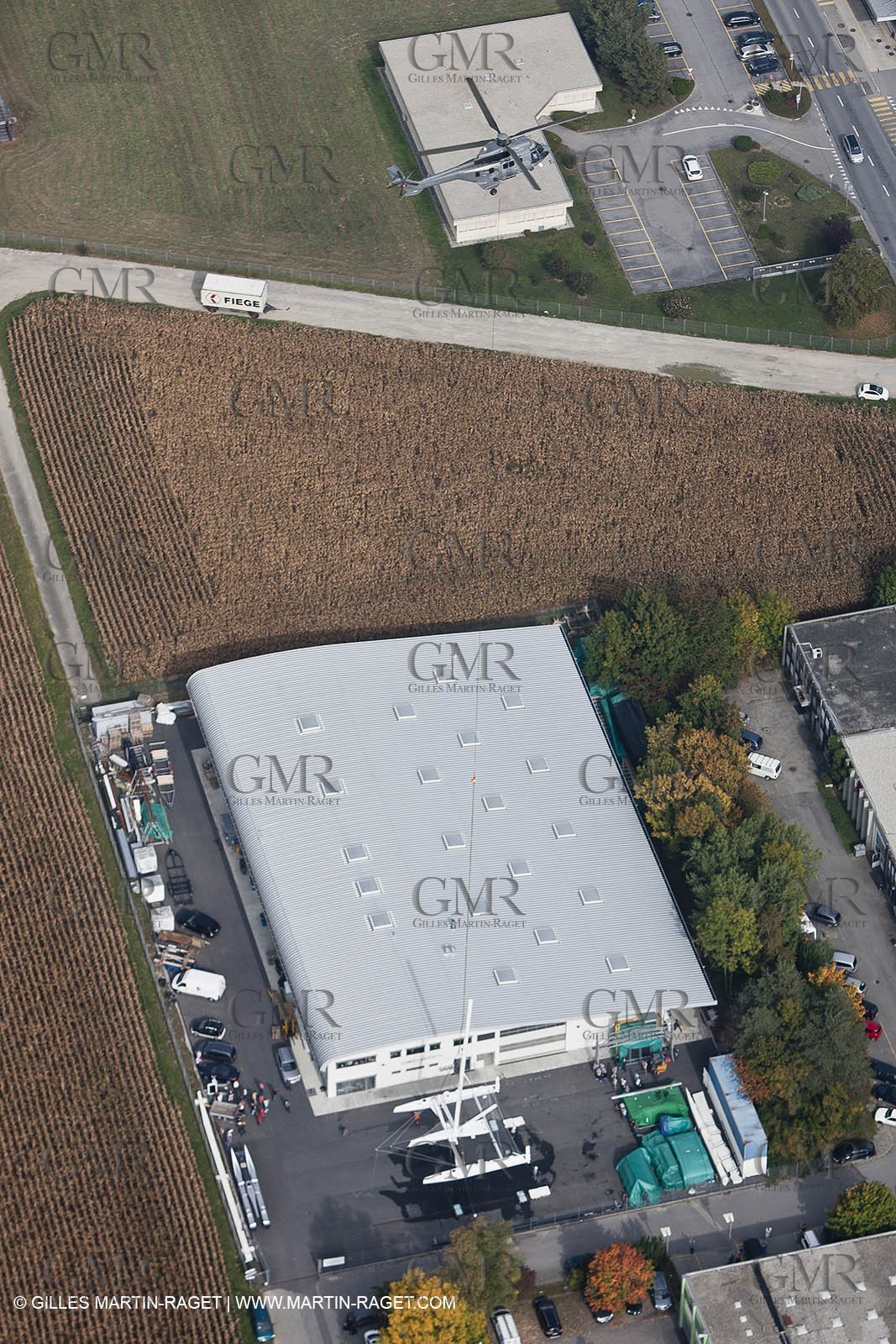 08 10 10 - St Sulpice (SUI) - Hydroptere.ch touches water