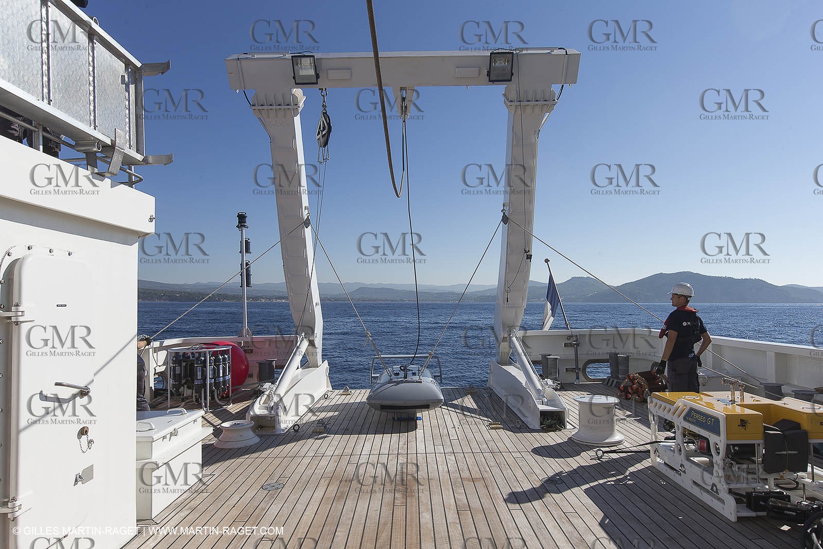 11 09 2014 - la Ciotat (FRA,13) - onboar Al Azzizi, oceanographic research ship buit by H2X boat yard, measure devices manipuation