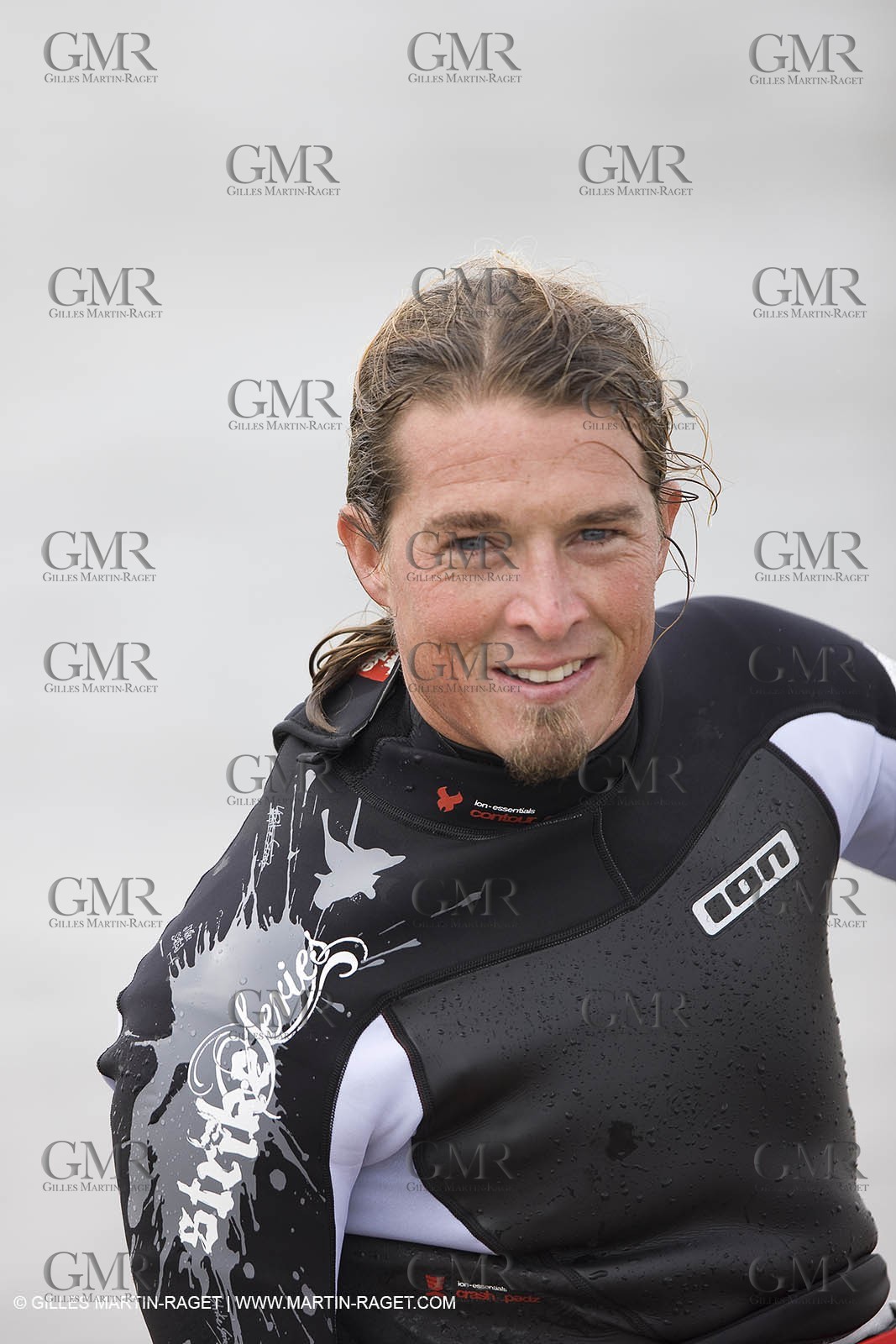 08 05 2008 - Port Saint Louis du Rhône (FRA, 13) - kite surfer Alexandre Caizergues training