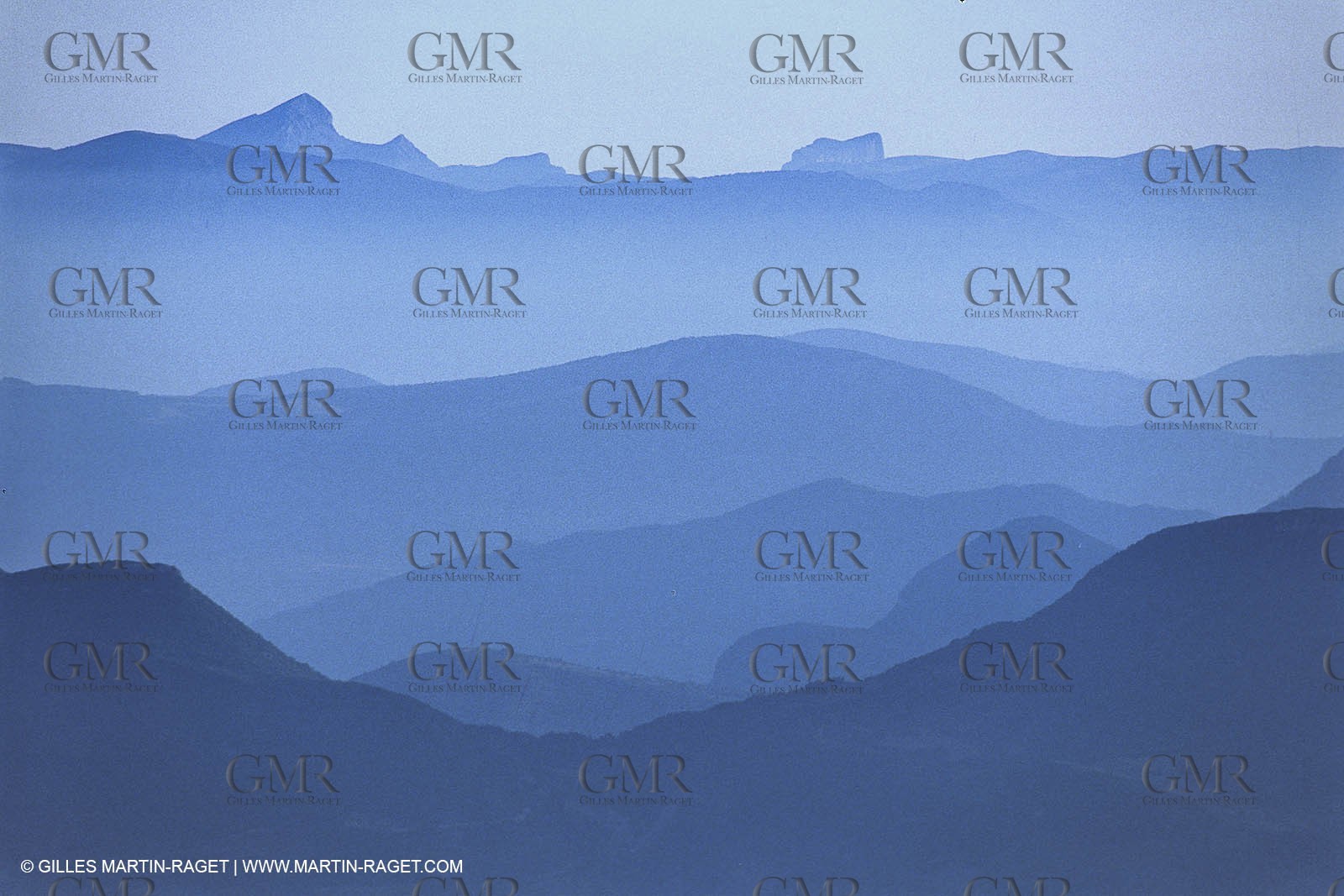 Landscapes and villages of Luberon national Park (FRA,04)