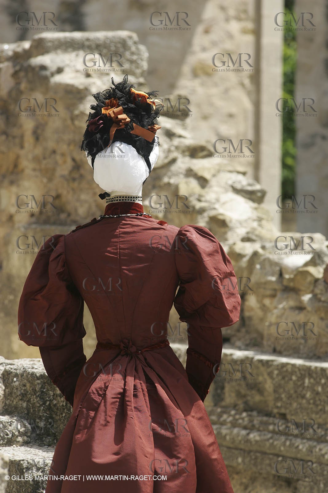 May 2004 - La Tour d'Aigues (FRA, 84) - Old costumes for women of the South exhibition