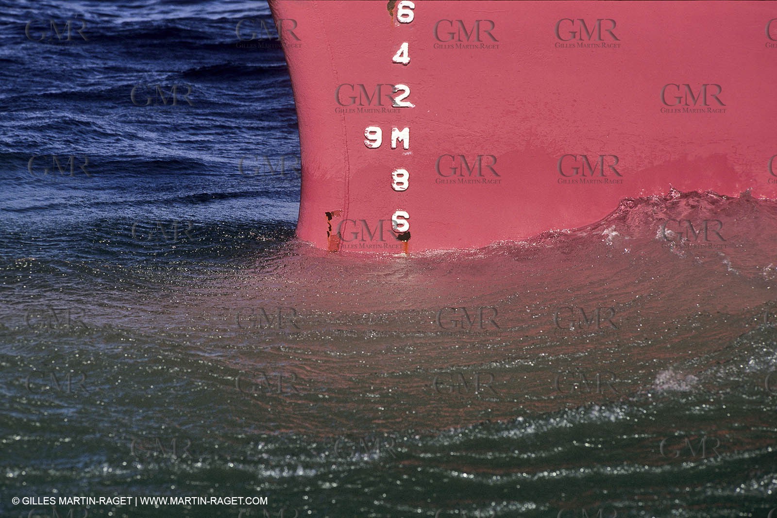 Monde maritime, opérations porturaires, ports, manoeuvres, marine world, harbour operations, maritime shipping,