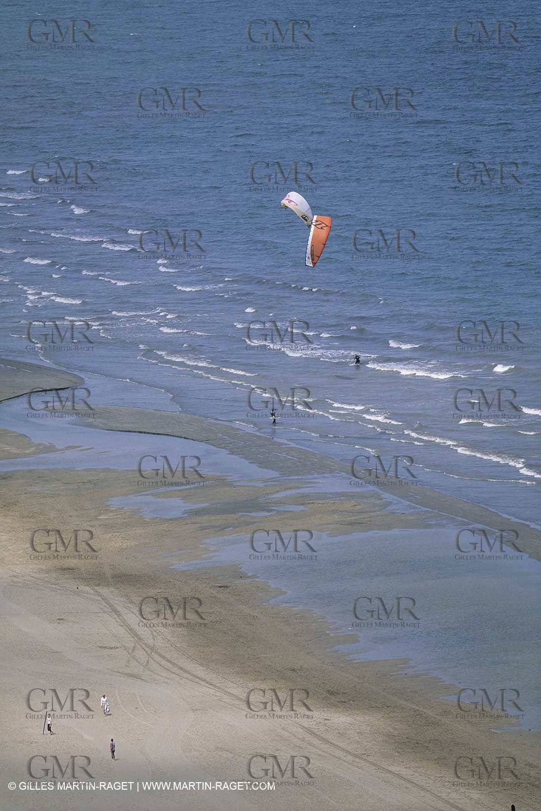 Watersports, Kite surfing