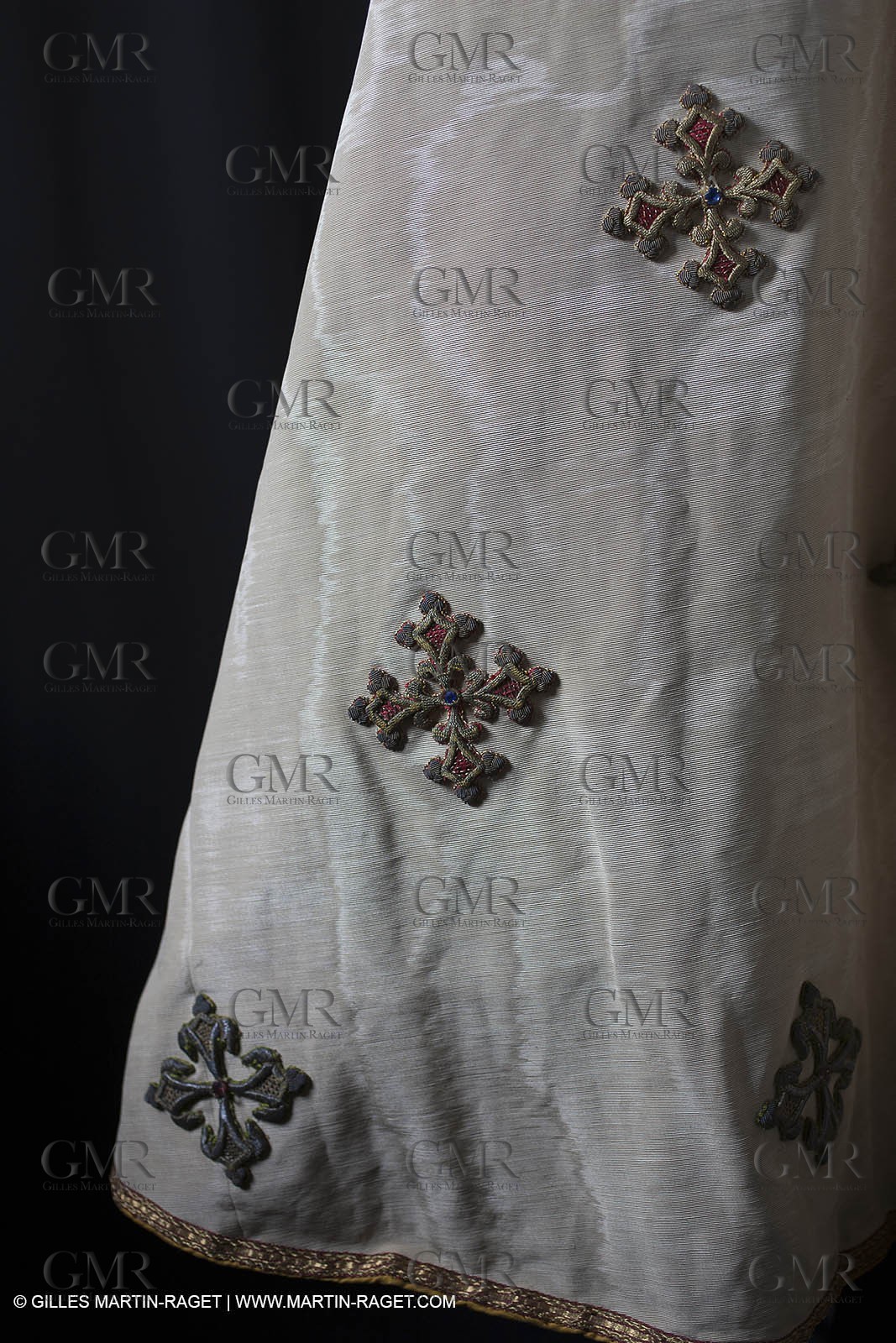 04 02 2013 - Marseille(FRA,13), Notre Dame de la Garde, Vêtements liturgiques
