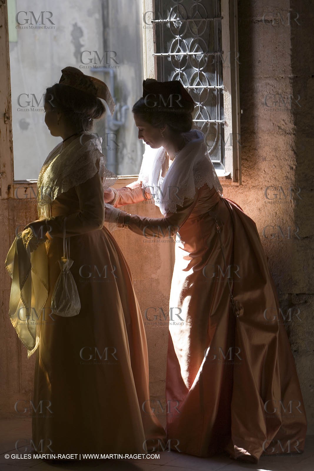 10 03 2007- Arles (FRA, 13) - Queen of arles and her assistants