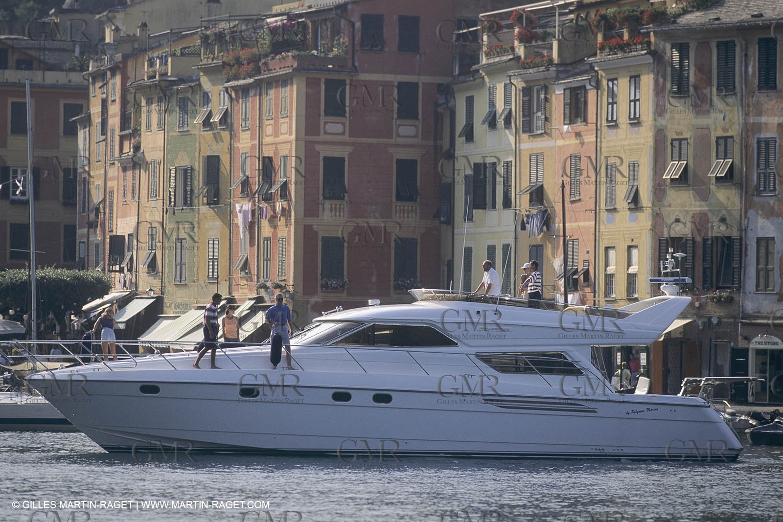 Powerboating, cruising