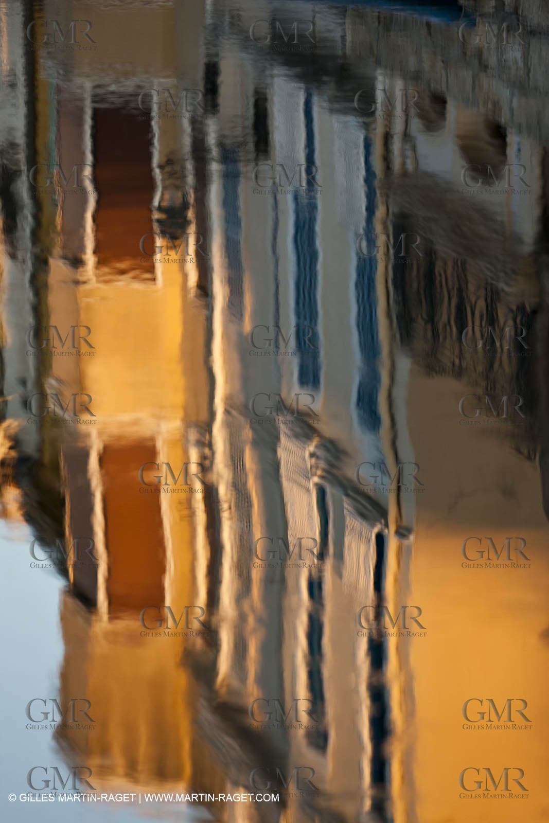 14 03 2012 - Martigues (FRA,13) - neighborhood Le Miroir (the mirror)