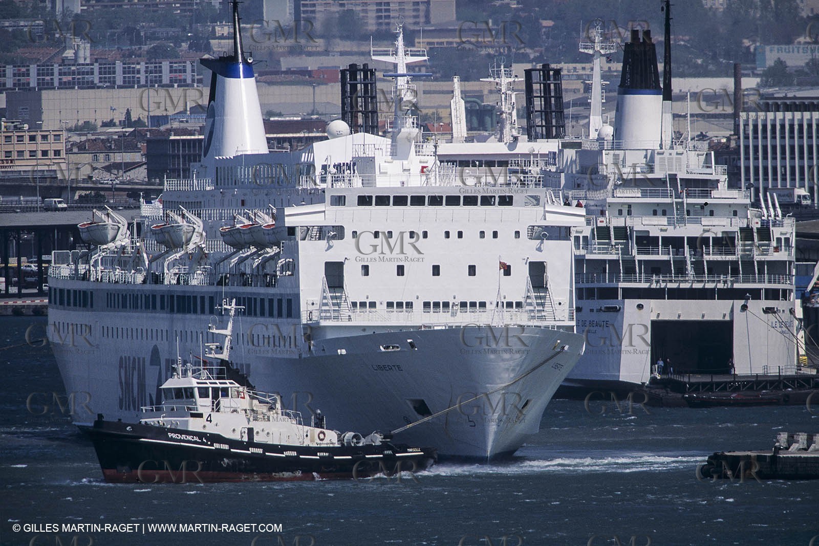 Monde maritime, opérations porturaires, ports, manoeuvres, marine world, harbour operations, maritime shipping,