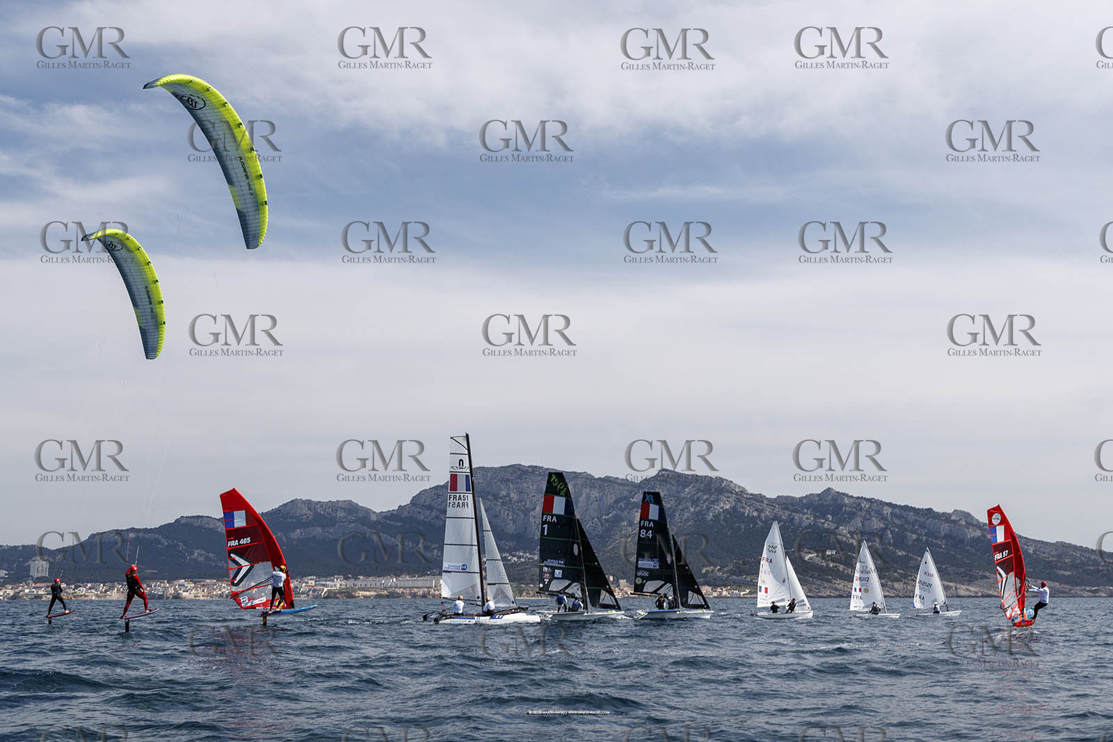 15 04 2024, Marseille (FRA), présentation des sélectionnés olympiques français en voile pour les Jeux Olympiques de Paris 2024.  Alex Mazella (Kite hommes - Formula Kite); Laurianne Nolot (Kite femmes - Formula Kite); Nicolas Goyard (Planche à voile hommes - iQFoil); Hélène Noesmoen (Planche à voile femmes- iQFoil); Camille Lecointre-Jeremie Mion (dériveur double mixte - 470); Louise Cervera (Dériveur femmes - ILCA 6); Jean-Baptiste Bernaz (Dériveur hommes - ILCA 7); Tim Mourniac - Lou Berthomieu (Multicoque mixte - Nacra 17); Clément Péquin - Erwan Fischer (Skiff hommes - 49er); Sarah Steyaert-Charline Picon (Skiff femmes - 49er FX).
