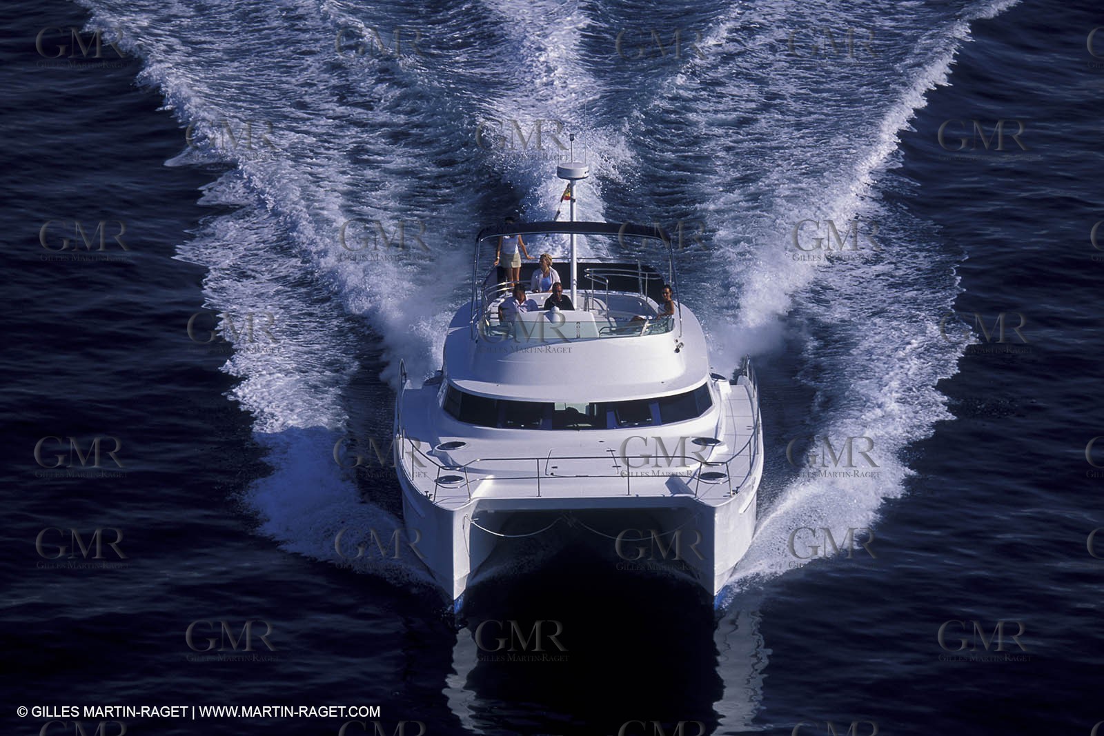 Bateau à Moteur en Route