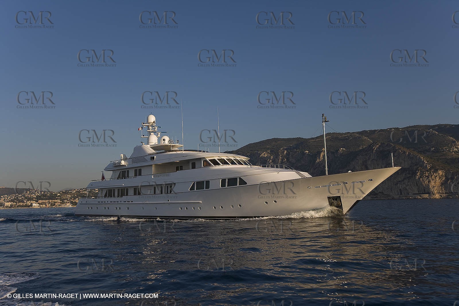 28 07 2007 - St Jean Cap Ferrat - SuperYachts - Motor Yachts - Hampshire