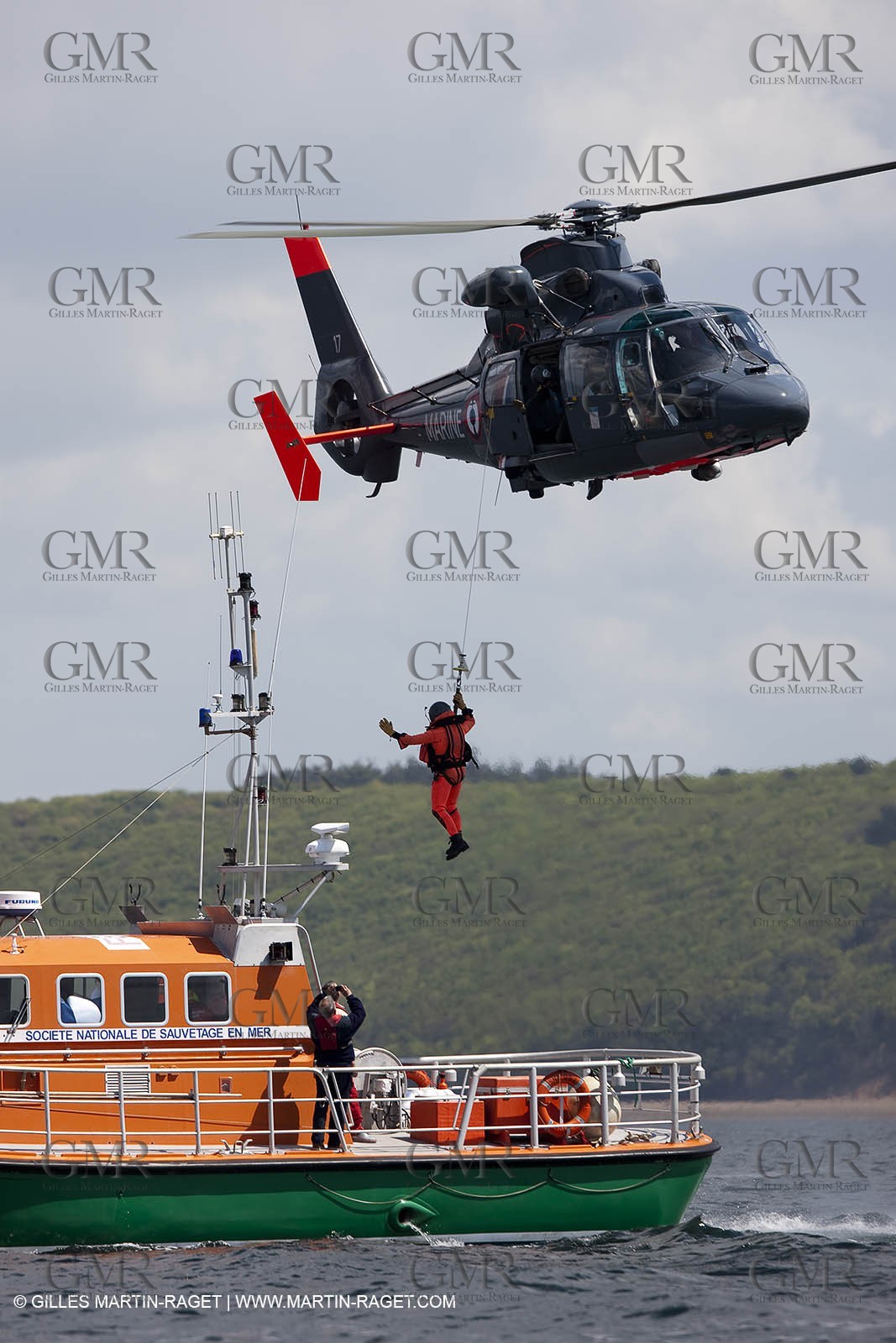 20 04 2010 - Lanveoc Poulmic - French Naxy Grand Prix - Heli rescue demo