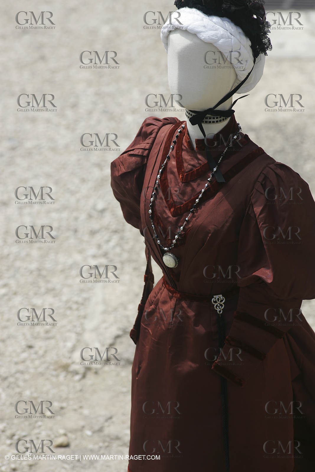 May 2004 - La Tour d'Aigues (FRA, 84) - Old costumes for women of the South exhibition