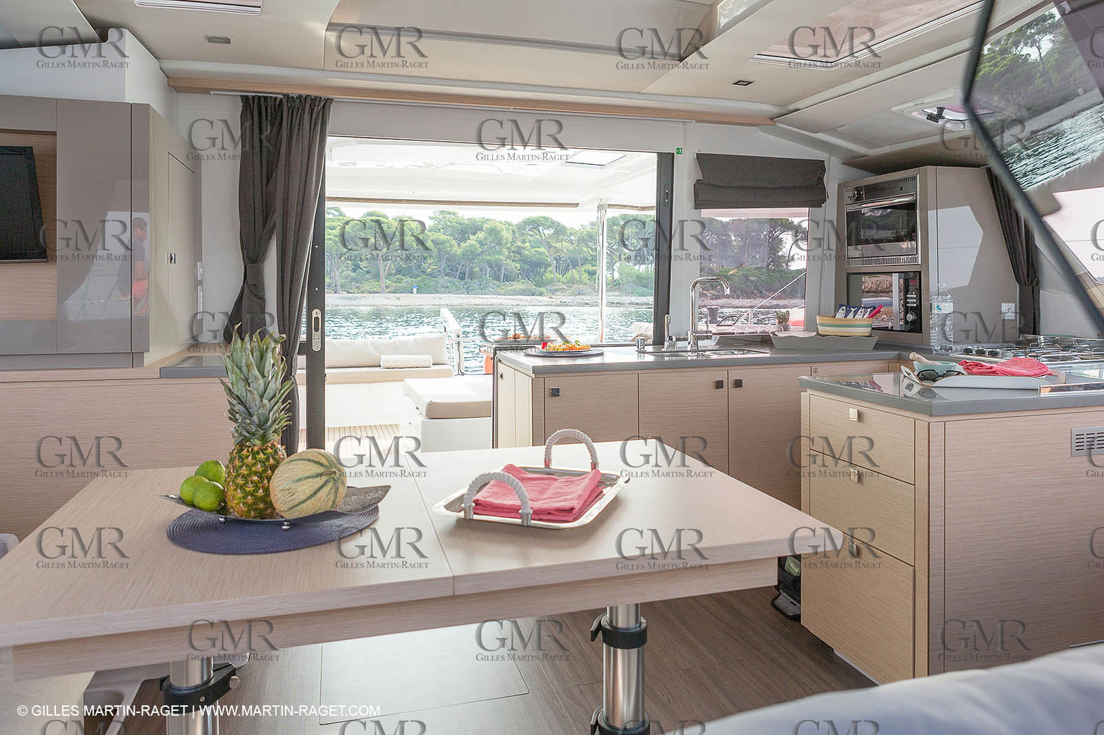 12 09 2016, Cannes (FRA,06), Chantier Fountaine-Pajot, Helia 44
