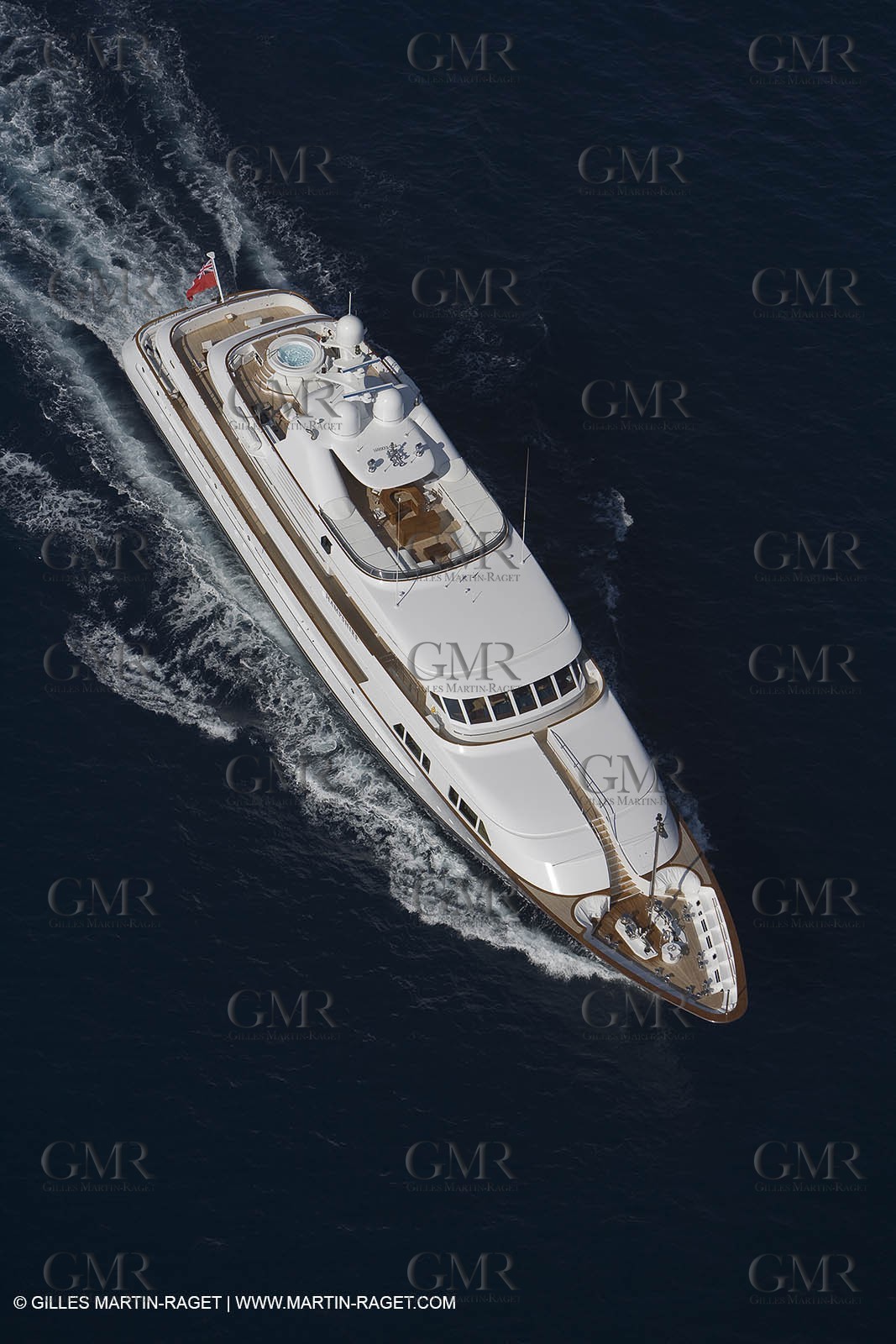 28 07 2007 - St Jean Cap Ferrat - SuperYachts - Motor Yachts - Hampshire