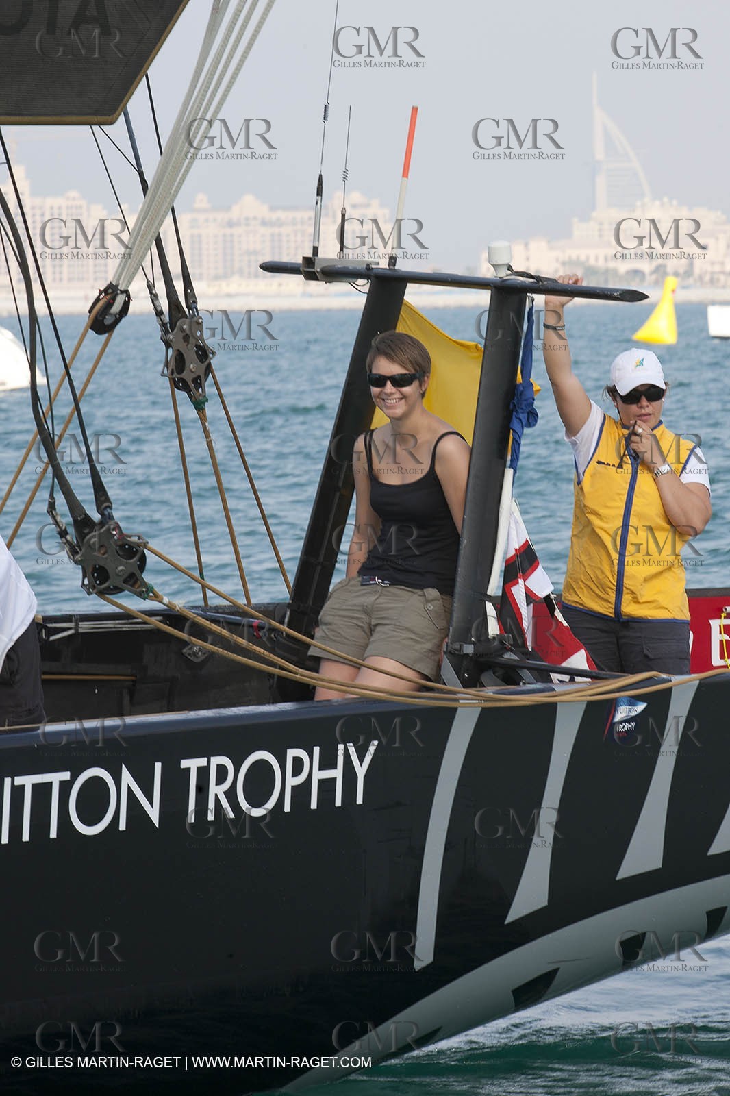 14 11 2010 - Dubai (UAE) - Dubai Louis Vuitton Trophy -  BMW ORACLE Racing - Training - Onboard Vs All 4 one