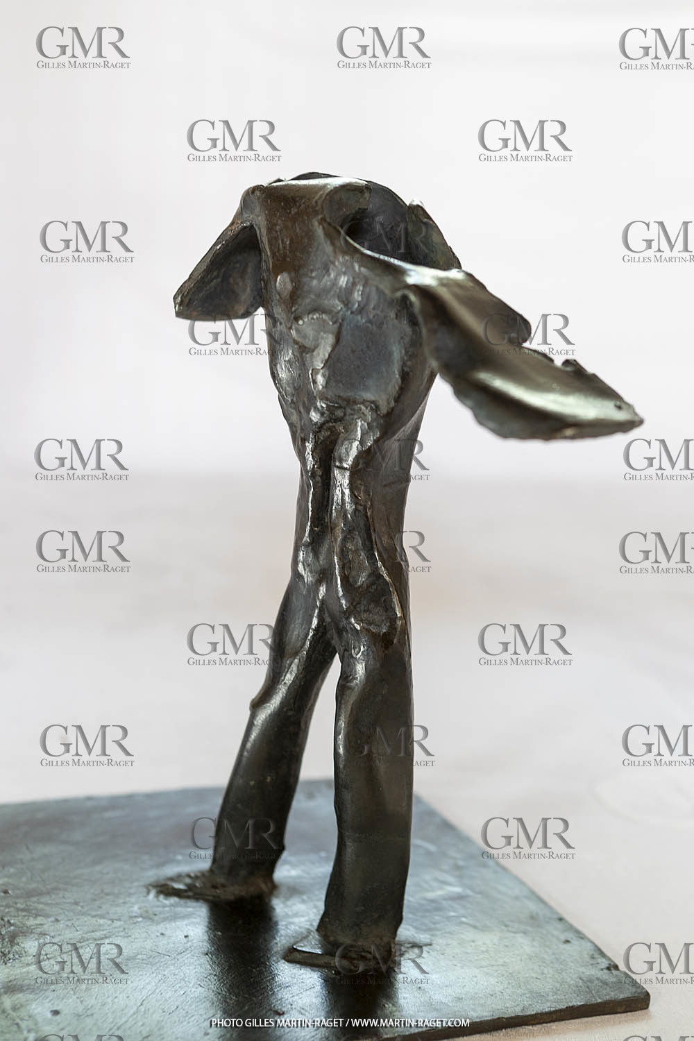 11 02 2020, St Rémy de Provence, (FRA,13), Oeuvre de Germaine Richier, Guerrier n° 11 1956, Bronze patiné foncé, épreuve d'exposition, Fondeur : L. Thinot, Paris, 26,5 x 24 x 29,5 cm, Collection Famille Germaine Richier