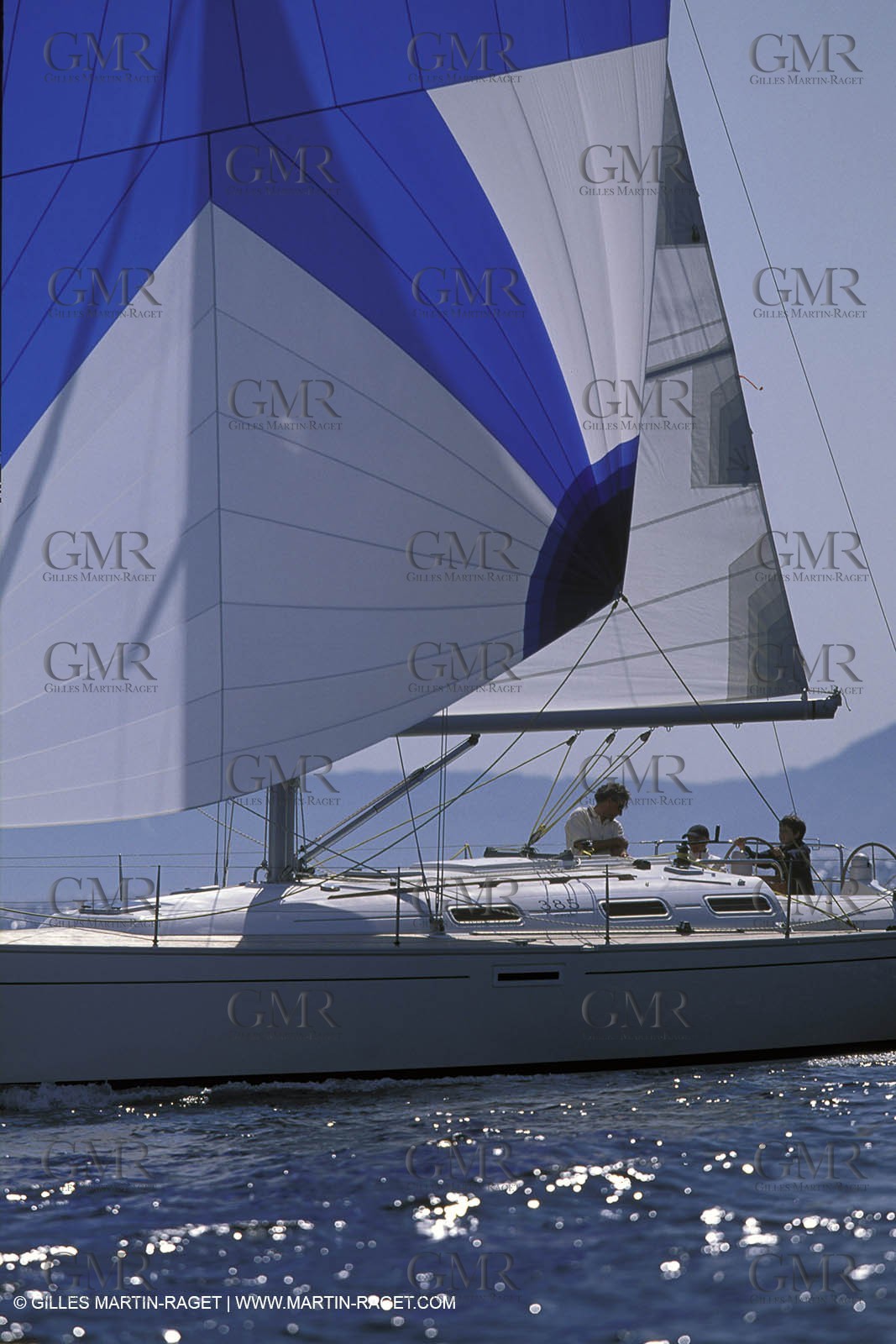 Crusing monohull sailing