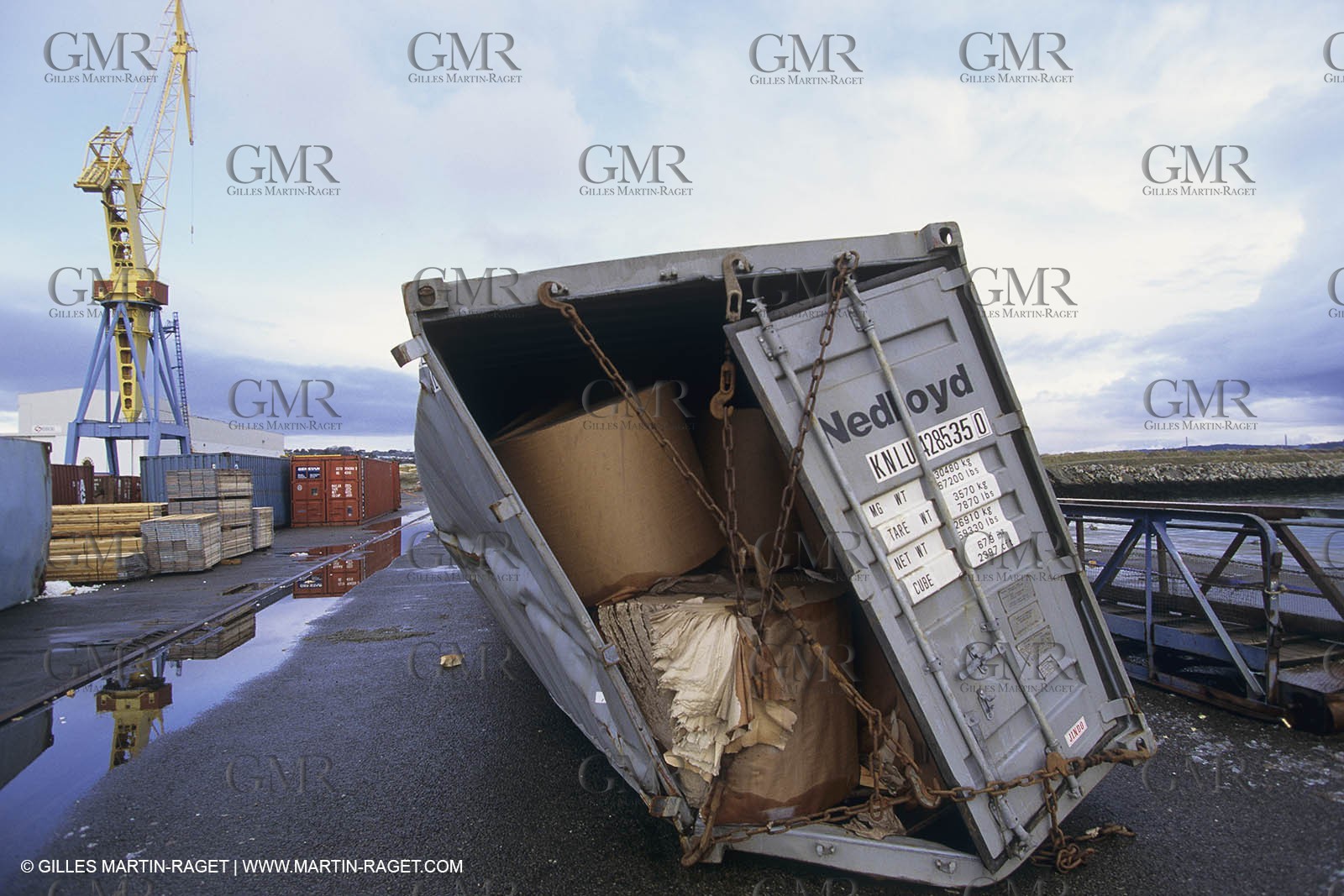 Monde maritime, opérations porturaires, ports, manoeuvres, marine world, harbour operations, maritime shipping,