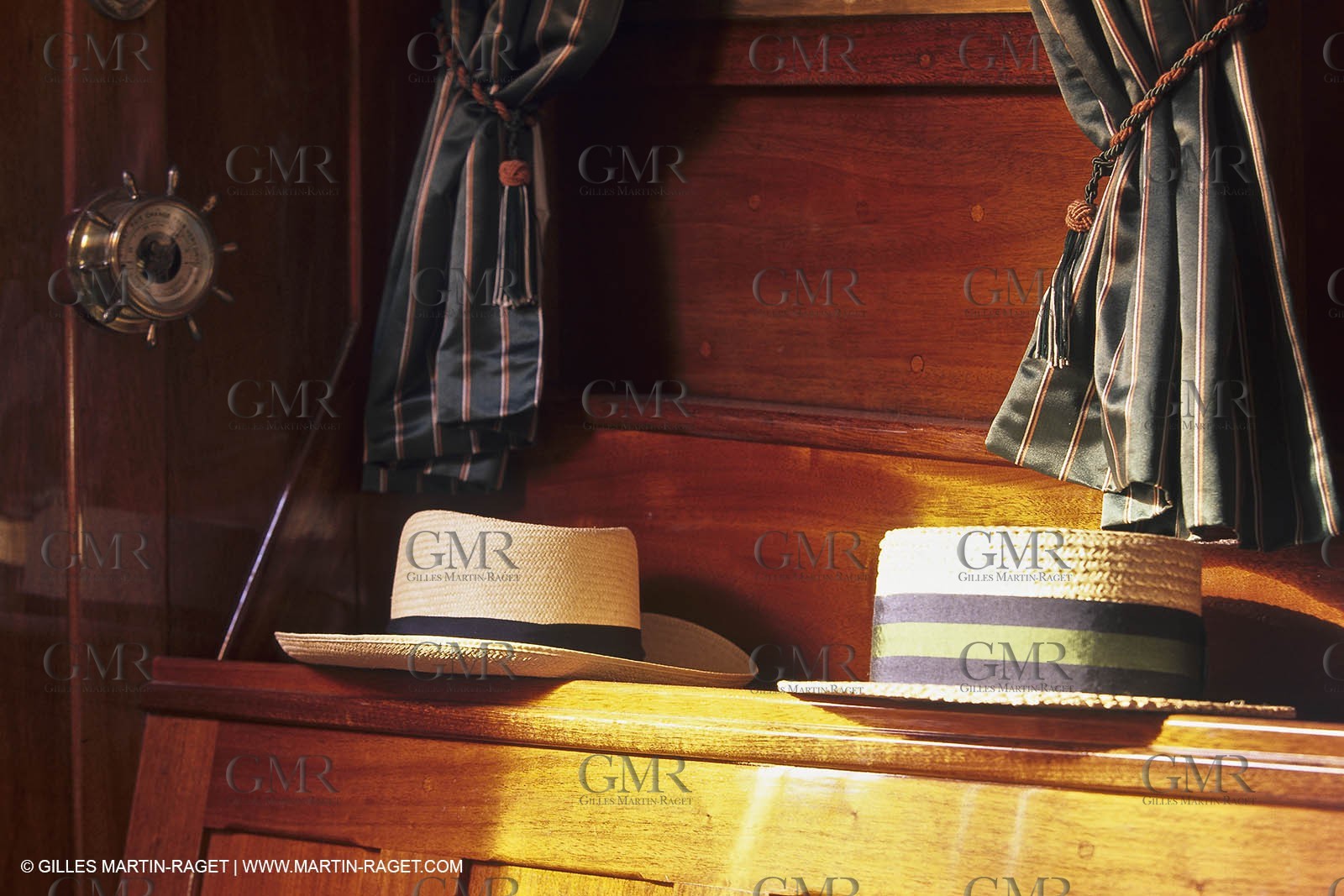 MOTORYACHT Bois151.jpg